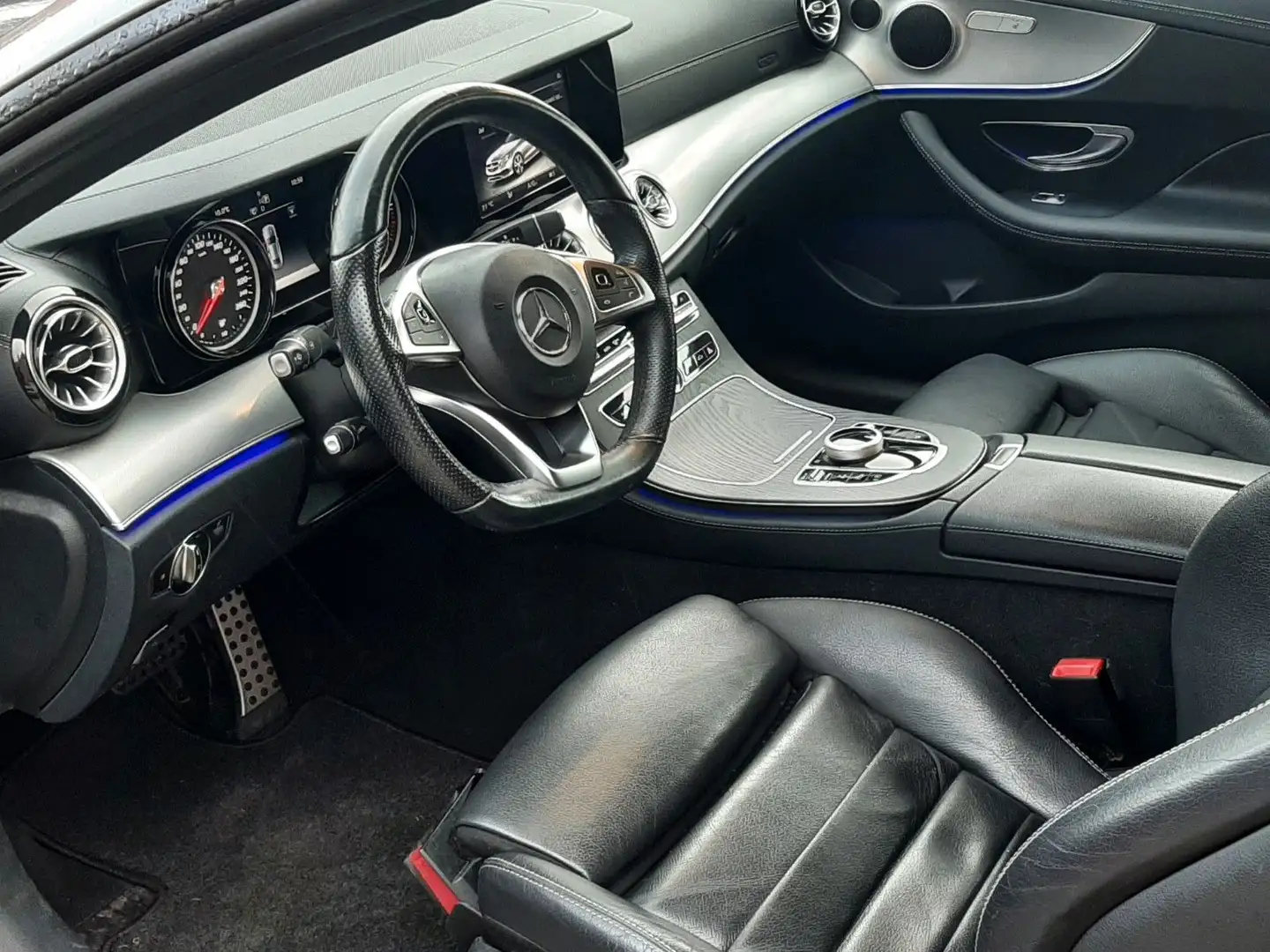 Mercedes-Benz E 220 E -Klasse Coupe E 220 d AMG Grau - 2
