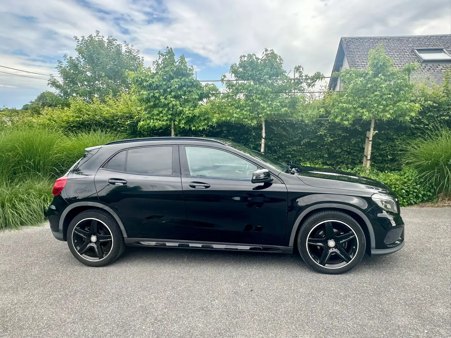 Mercedes-Benz GLA 180 GLA 180 d AMG LINE Noir - 2