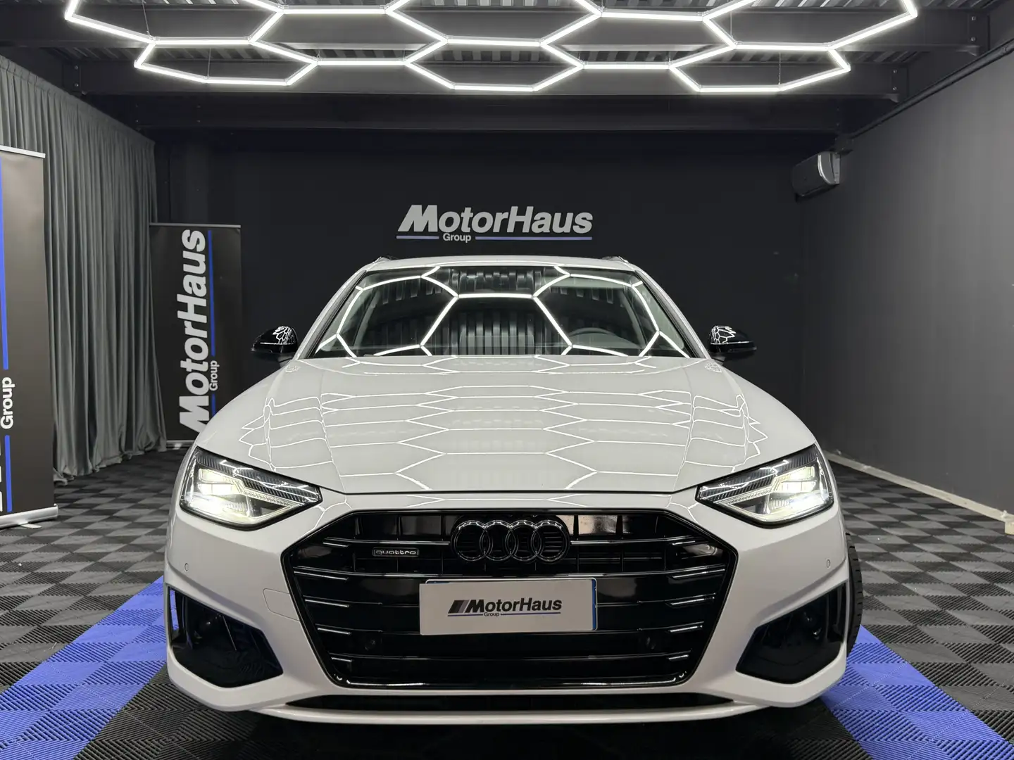 Audi A4 Avant 40 2.0 tdi mhev Sport edition 190 cv s-troni Bianco - 2