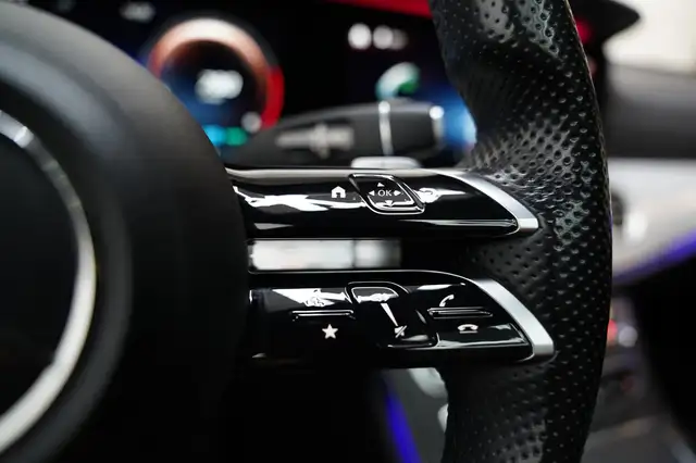 Mercedes-Benz E Class view 16