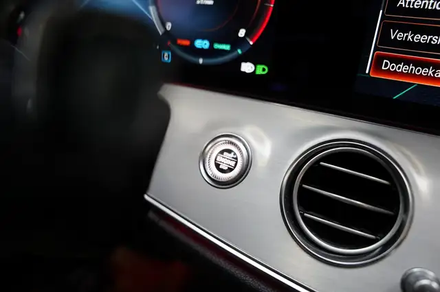 Mercedes-Benz E Class view 24