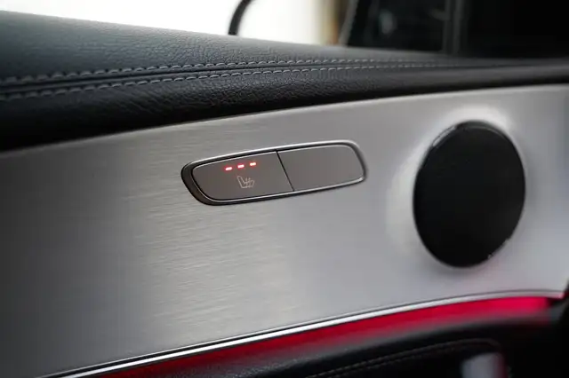 Mercedes-Benz E Class view 23