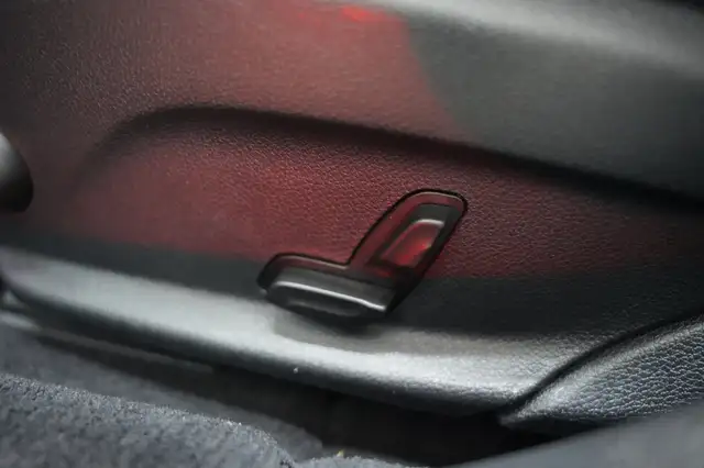 Mercedes-Benz E Class view 22
