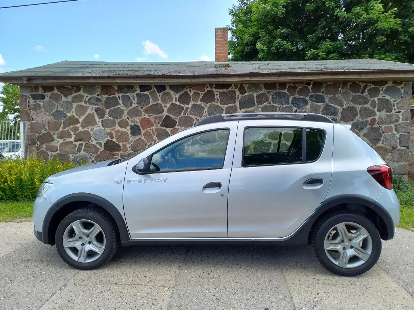 Dacia Sandero II Stepway Deal- Klima - 1 Hand- Tüv neu Gris - 2
