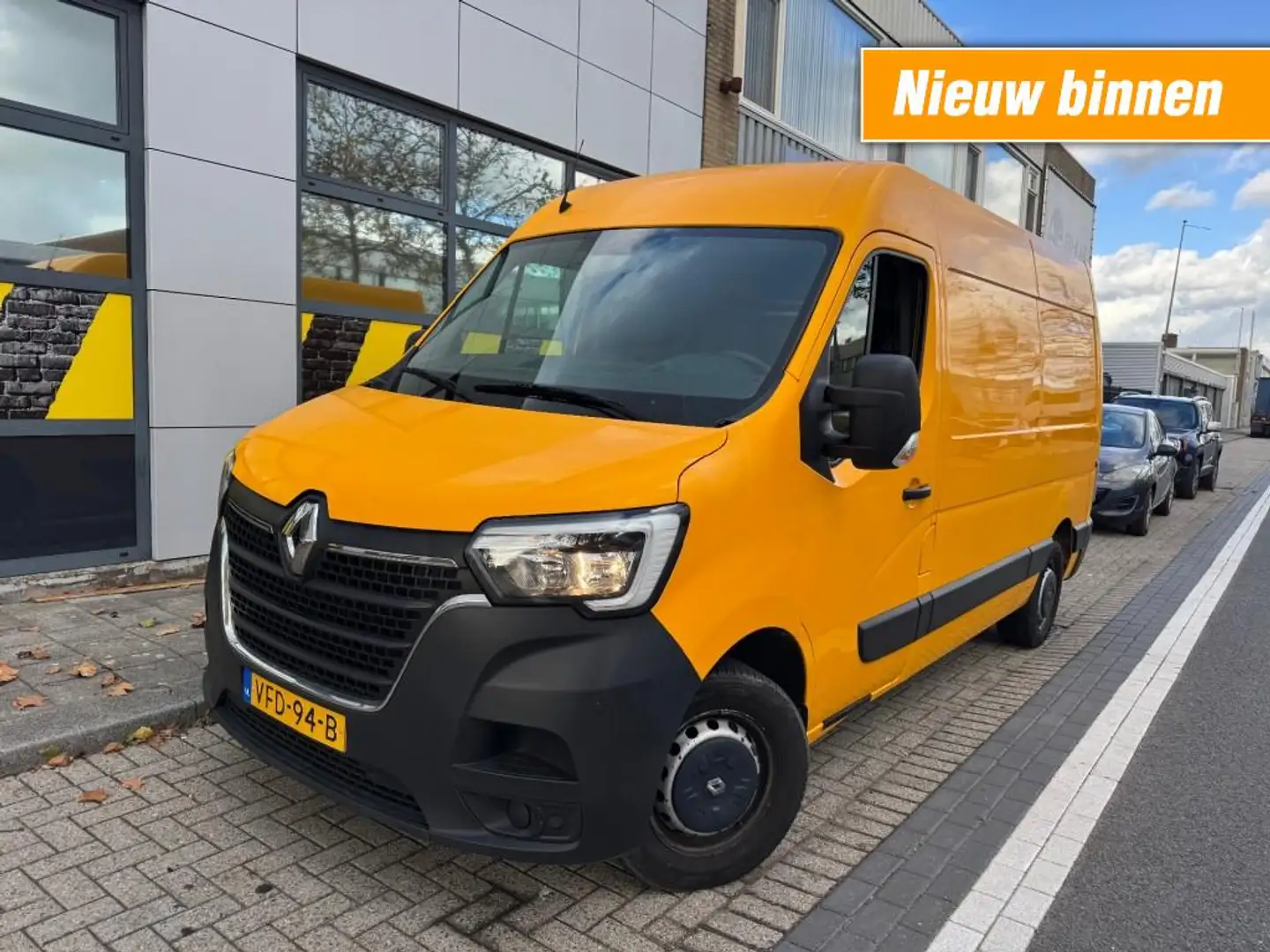 Renault Master T35 2.3 dCi 135 L2H2 AIRCO PDC 3PERS. NETTE BUS NA Geel - 1