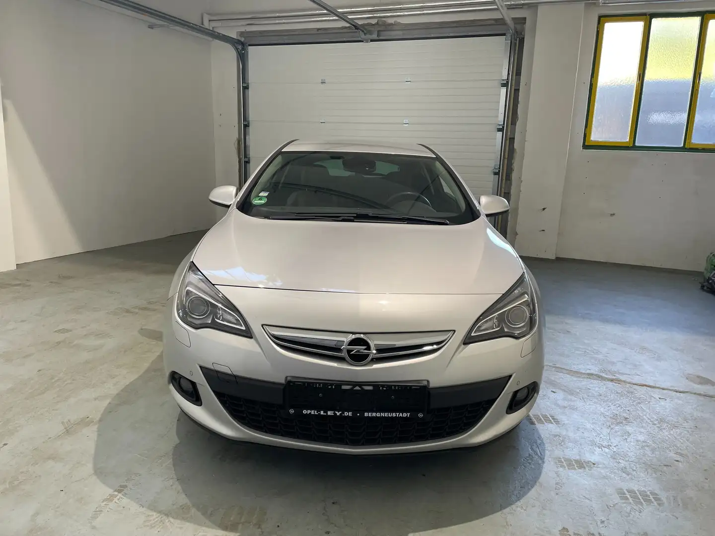 Opel Astra Innovation Silber - 1