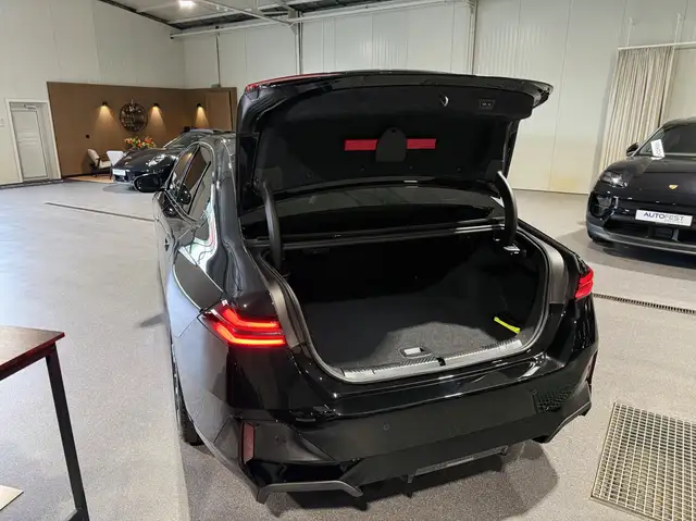 BMW I5 view 15
