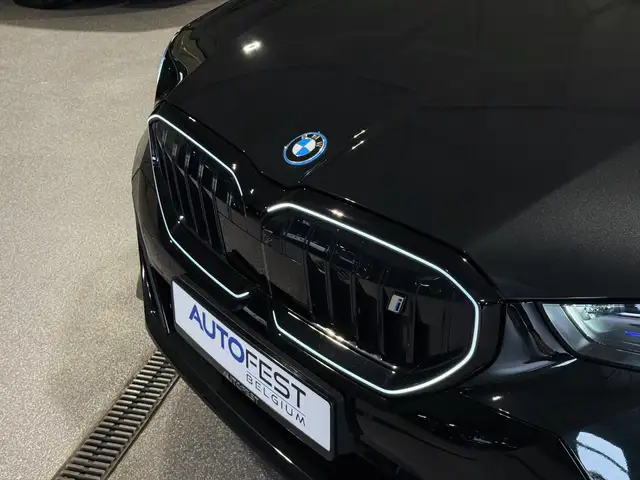 BMW I5 view 11