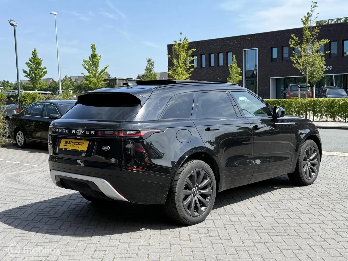 Land Rover Range Rover Velar 2.0 P400e S Panodak Leer Virtual ACC Zwart - 2