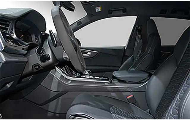Audi Q8 view 6