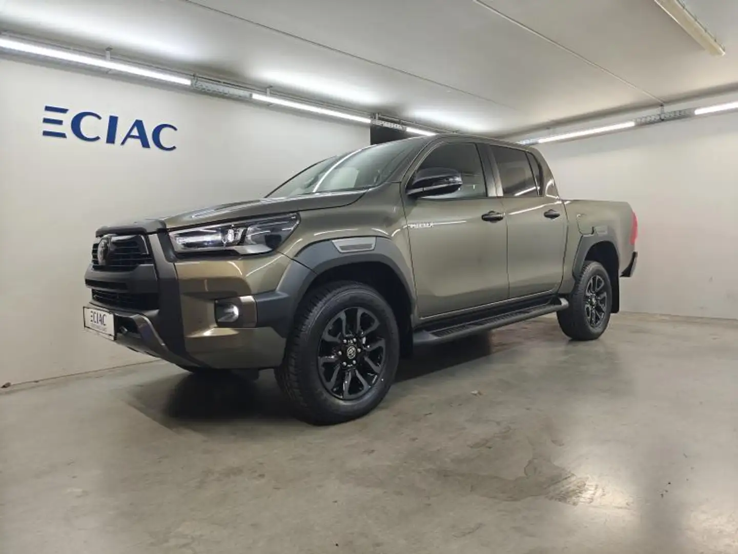 TOYOTA Hilux