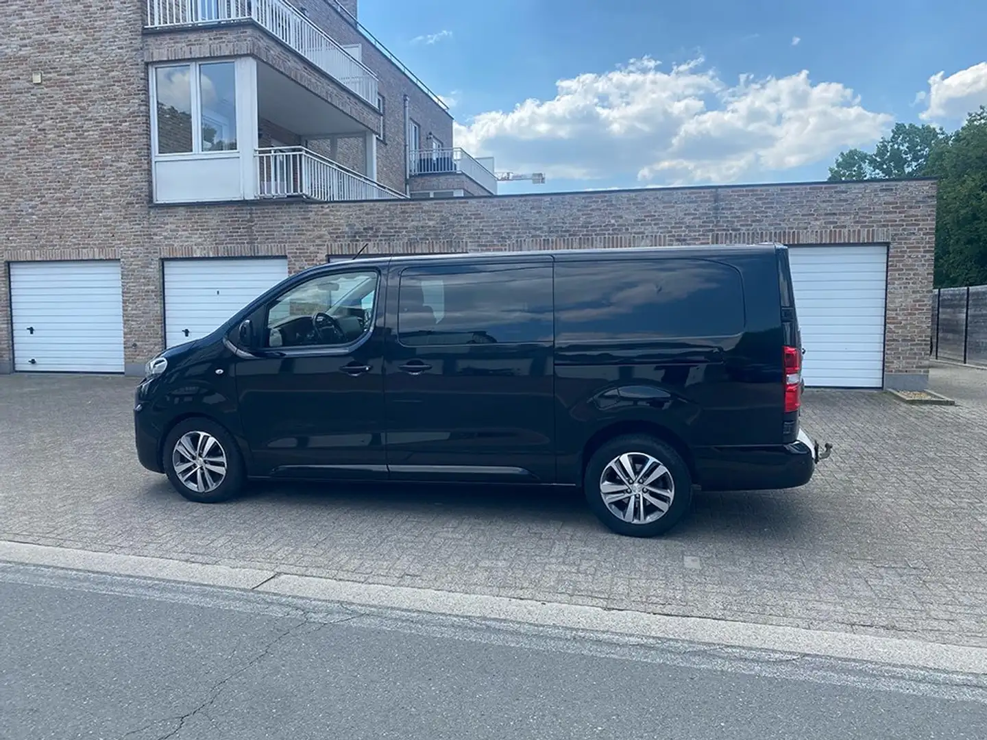 Peugeot Expert Expert L3H1 EAT8 Asphalt Sport Edition Zwart - 1