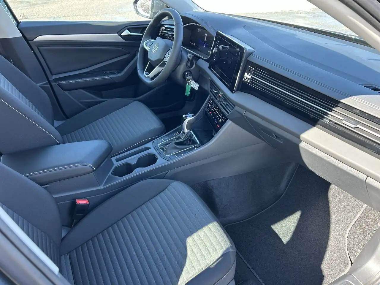 Volkswagen Jetta снимка Volkswagen Jetta