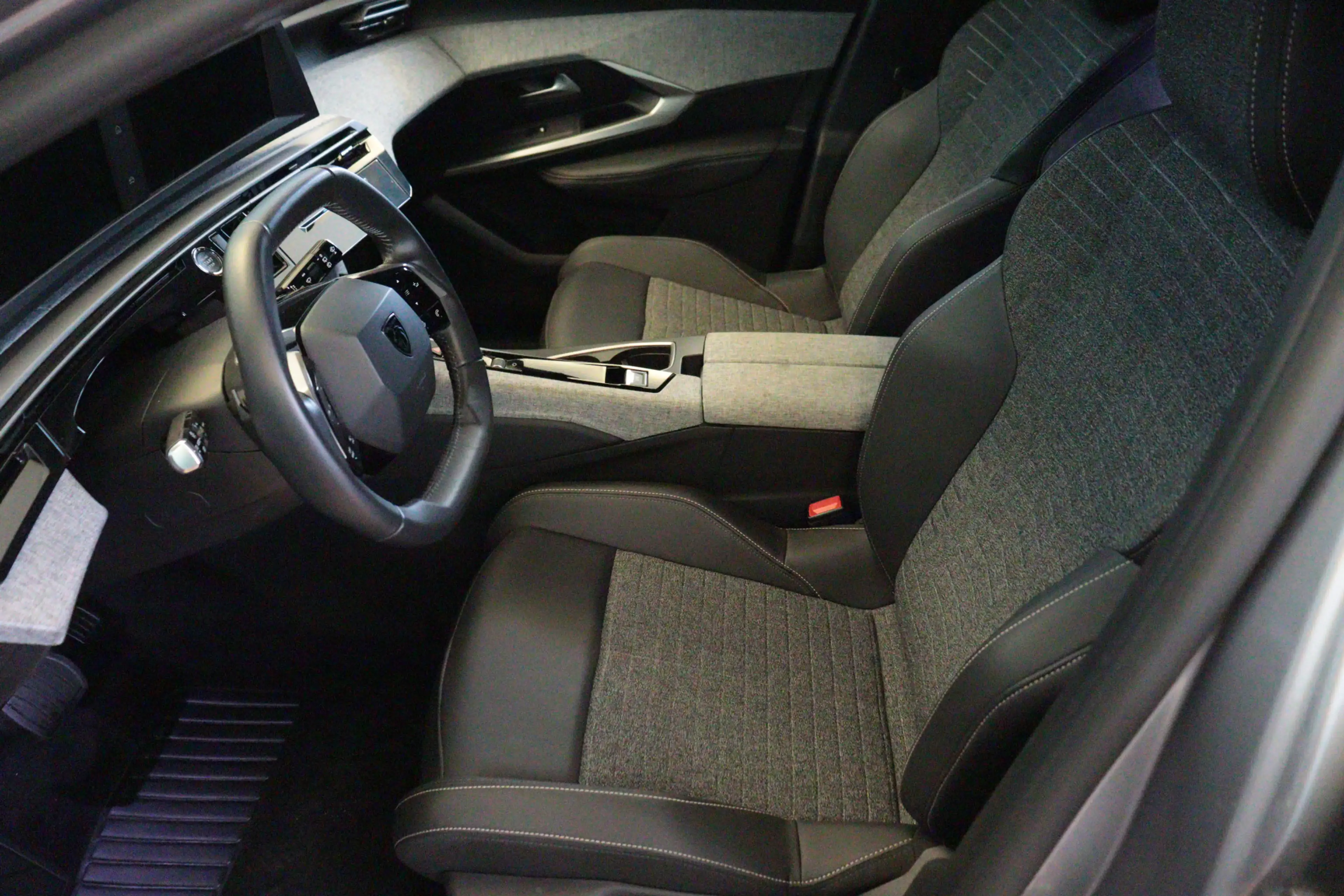 Peugeot 5008 1.2 Hybrid 145 Allure Automaat | 7 PERS | APPCONNE — photo 5