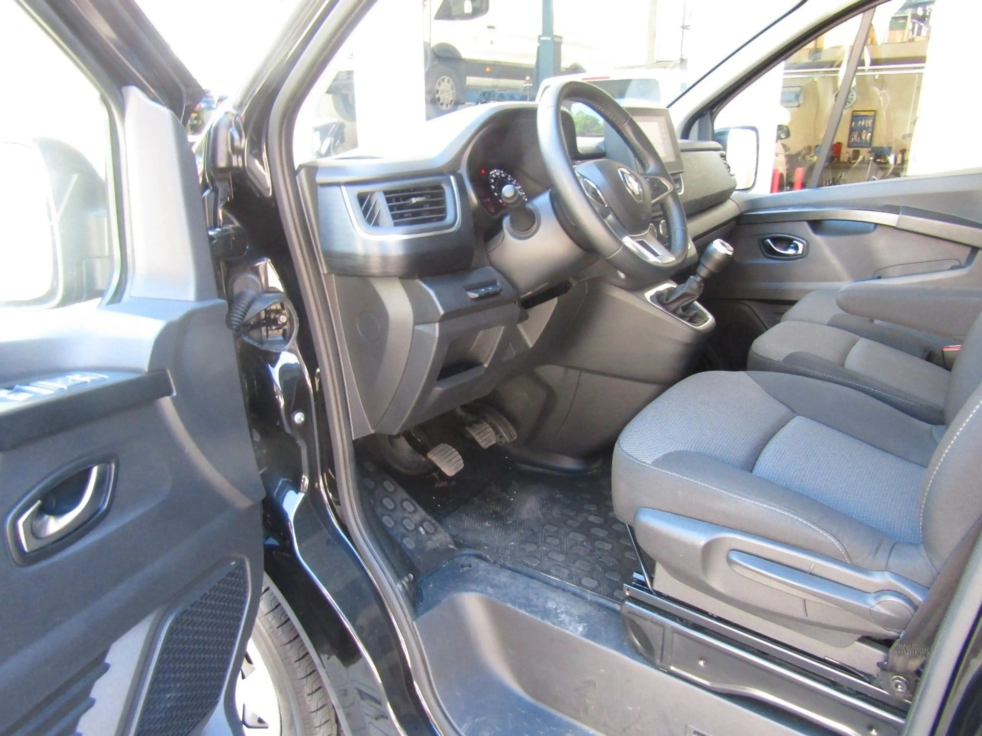Renault Trafic 9 Sitzer L2 Equilibre Blue dCi 150 3,1t — photo 3