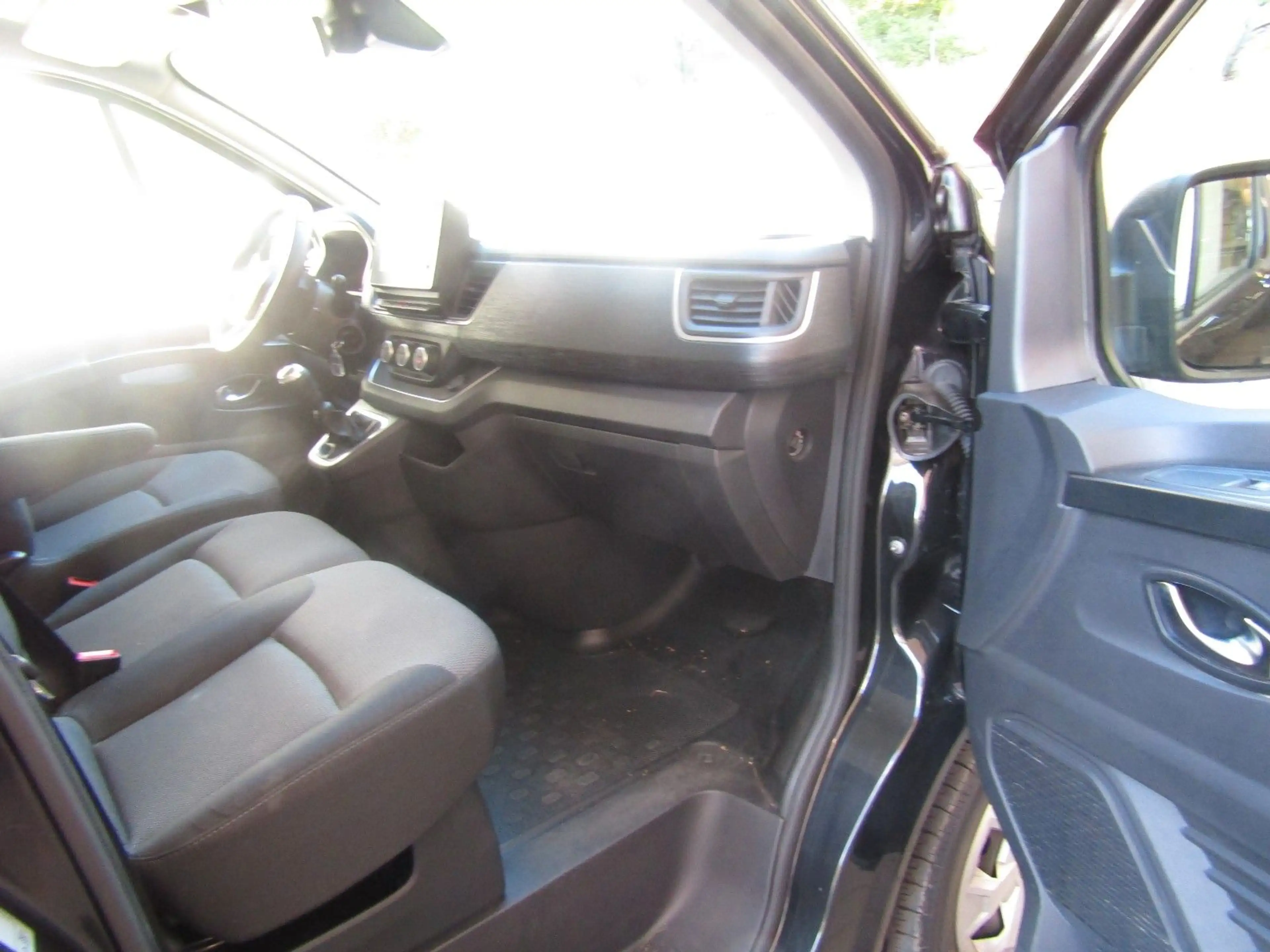 Renault Trafic 9 Sitzer L2 Equilibre Blue dCi 150 3,1t — photo 15