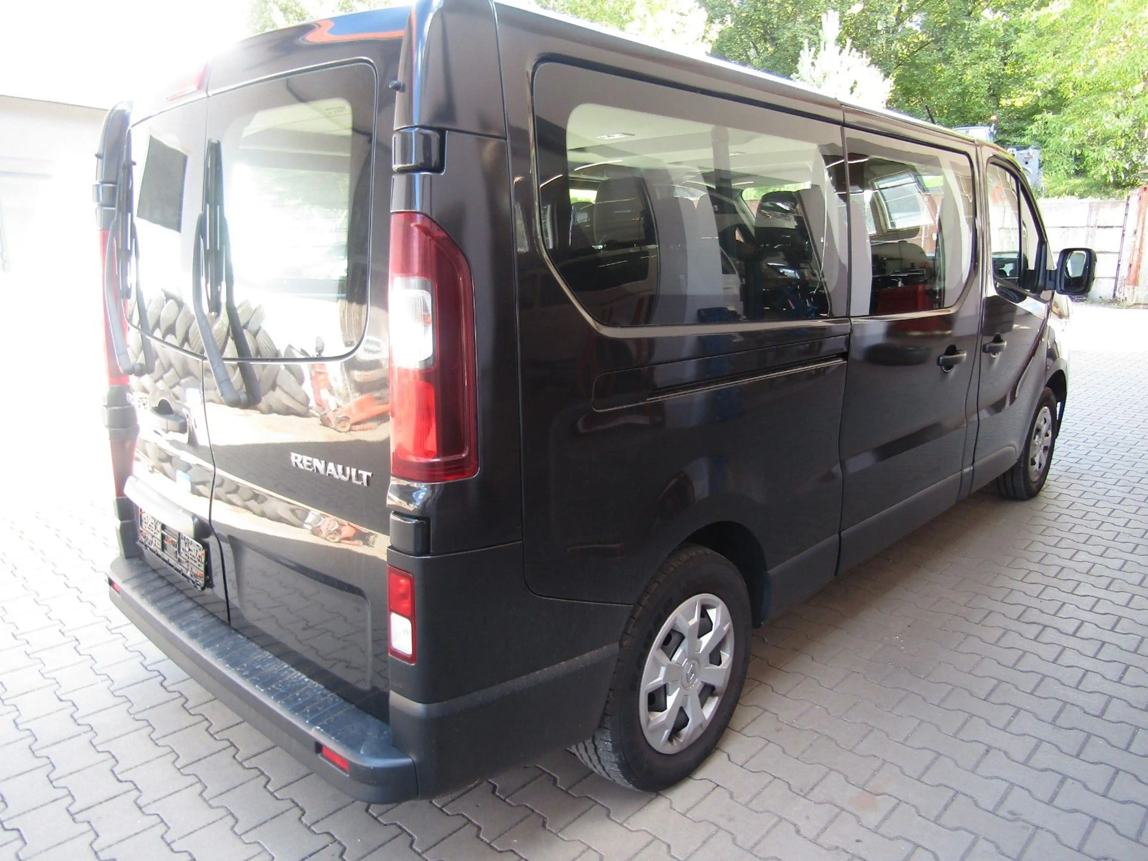 Renault Trafic 9 Sitzer L2 Equilibre Blue dCi 150 3,1t — photo 2