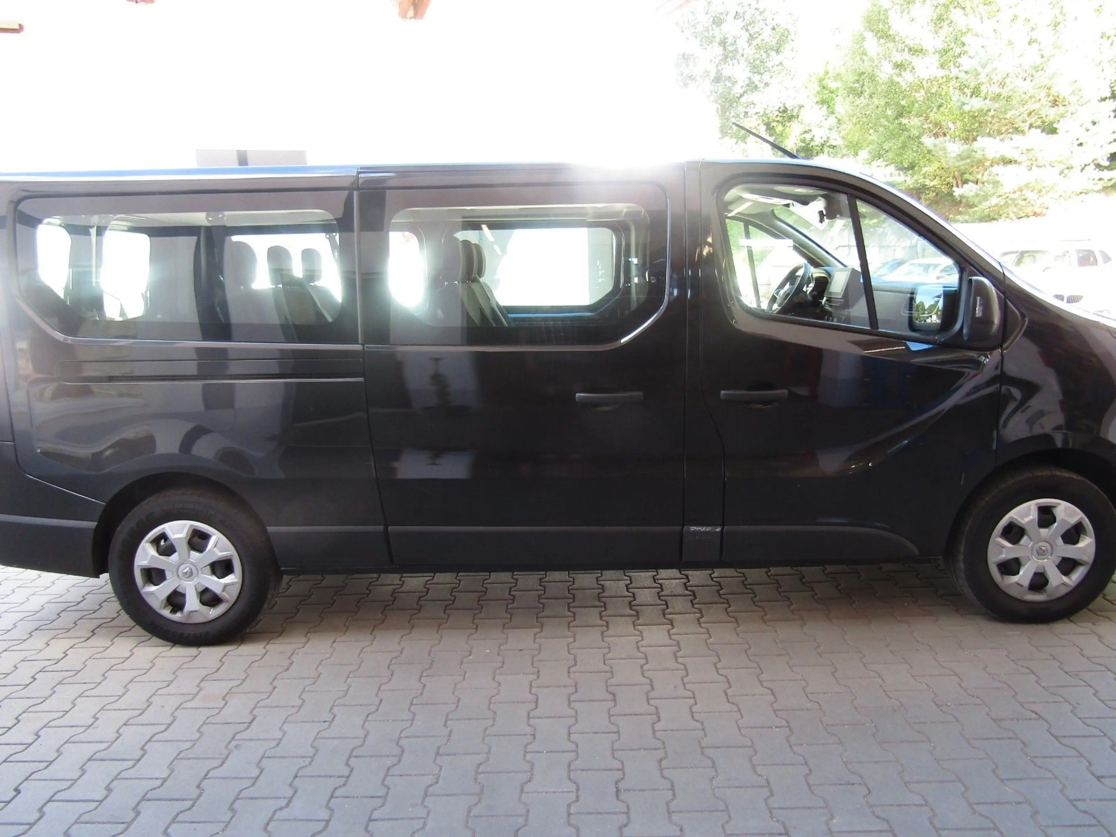 Renault Trafic 9 Sitzer L2 Equilibre Blue dCi 150 3,1t — photo 9