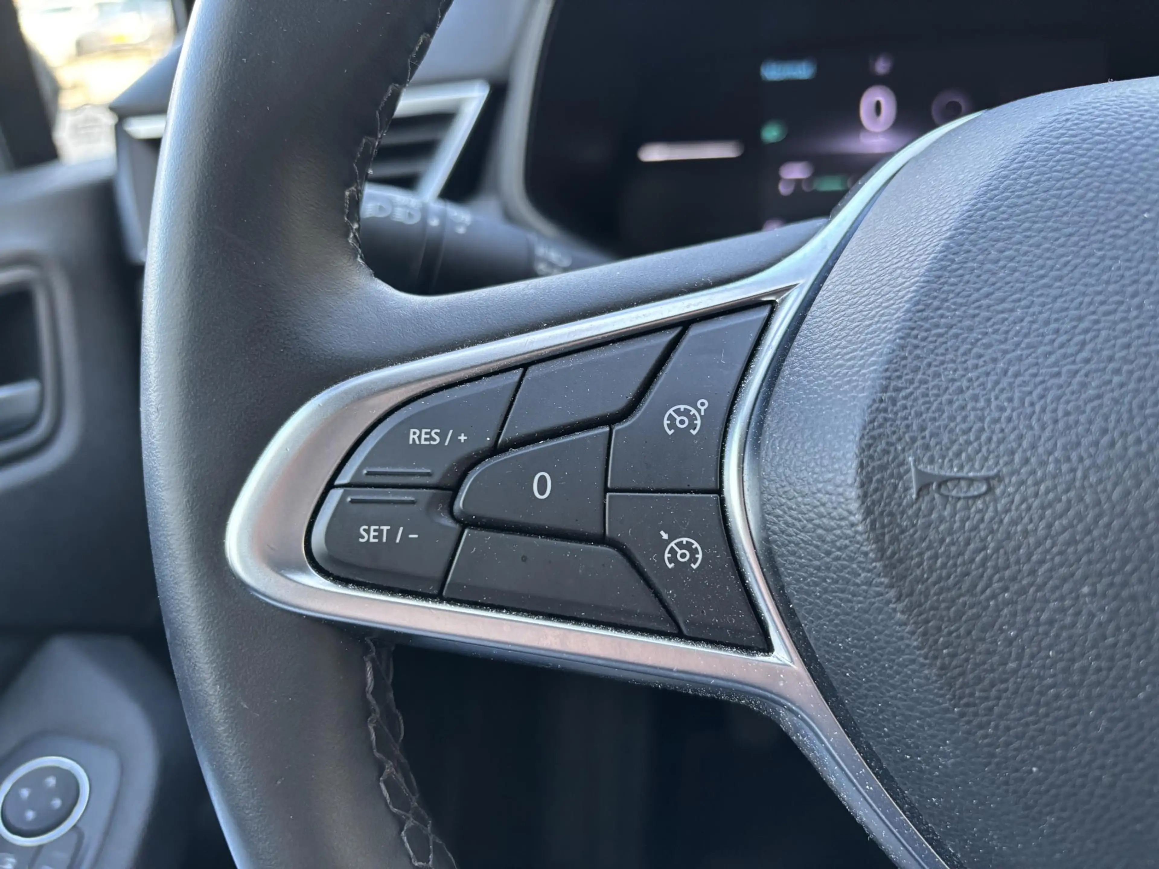 Renault Clio 1.0 TCe 90 GPF evolution l Pack Navigation l Achte — photo 18
