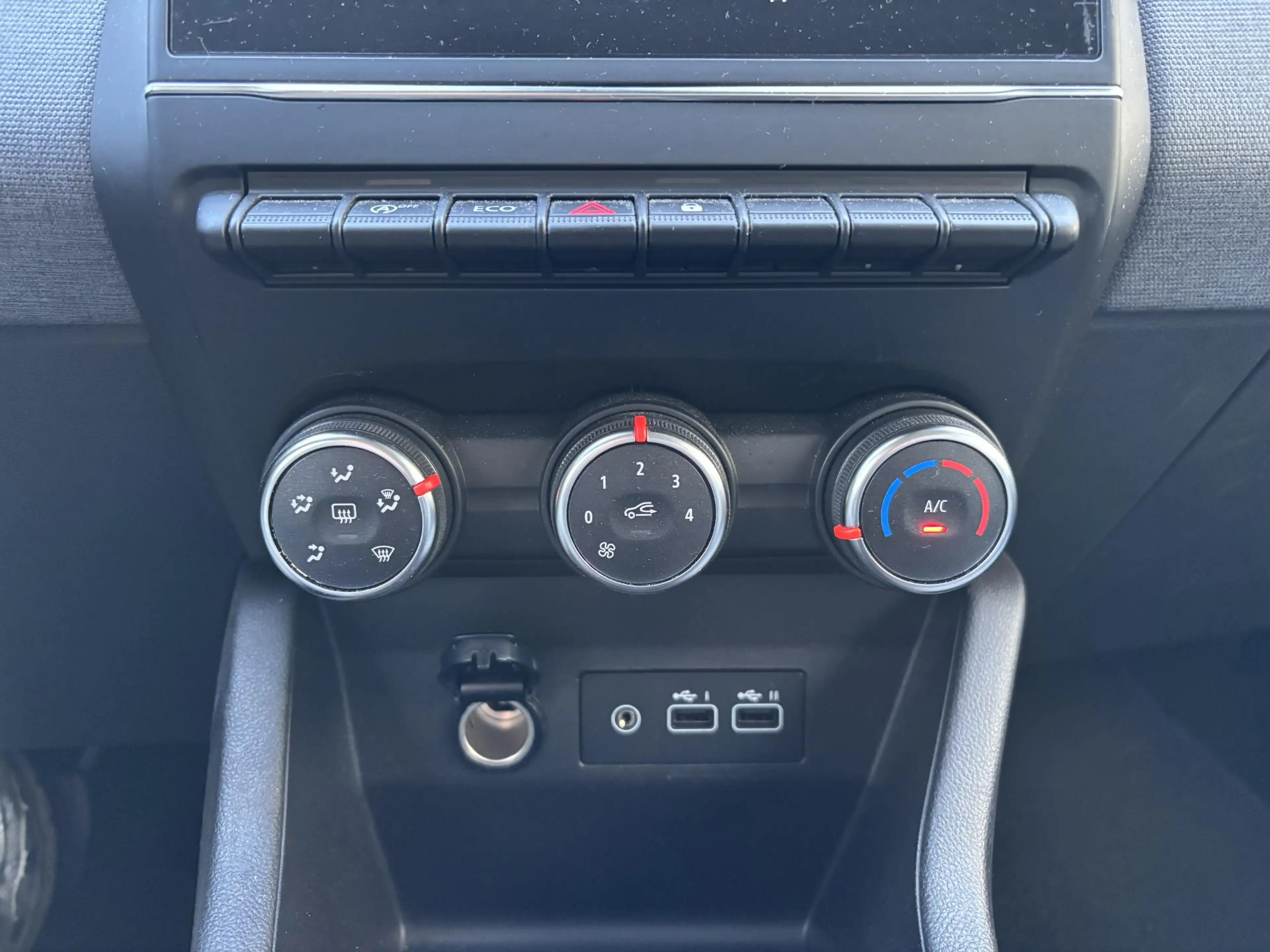 Renault Clio 1.0 TCe 90 GPF evolution l Pack Navigation l Achte — photo 11