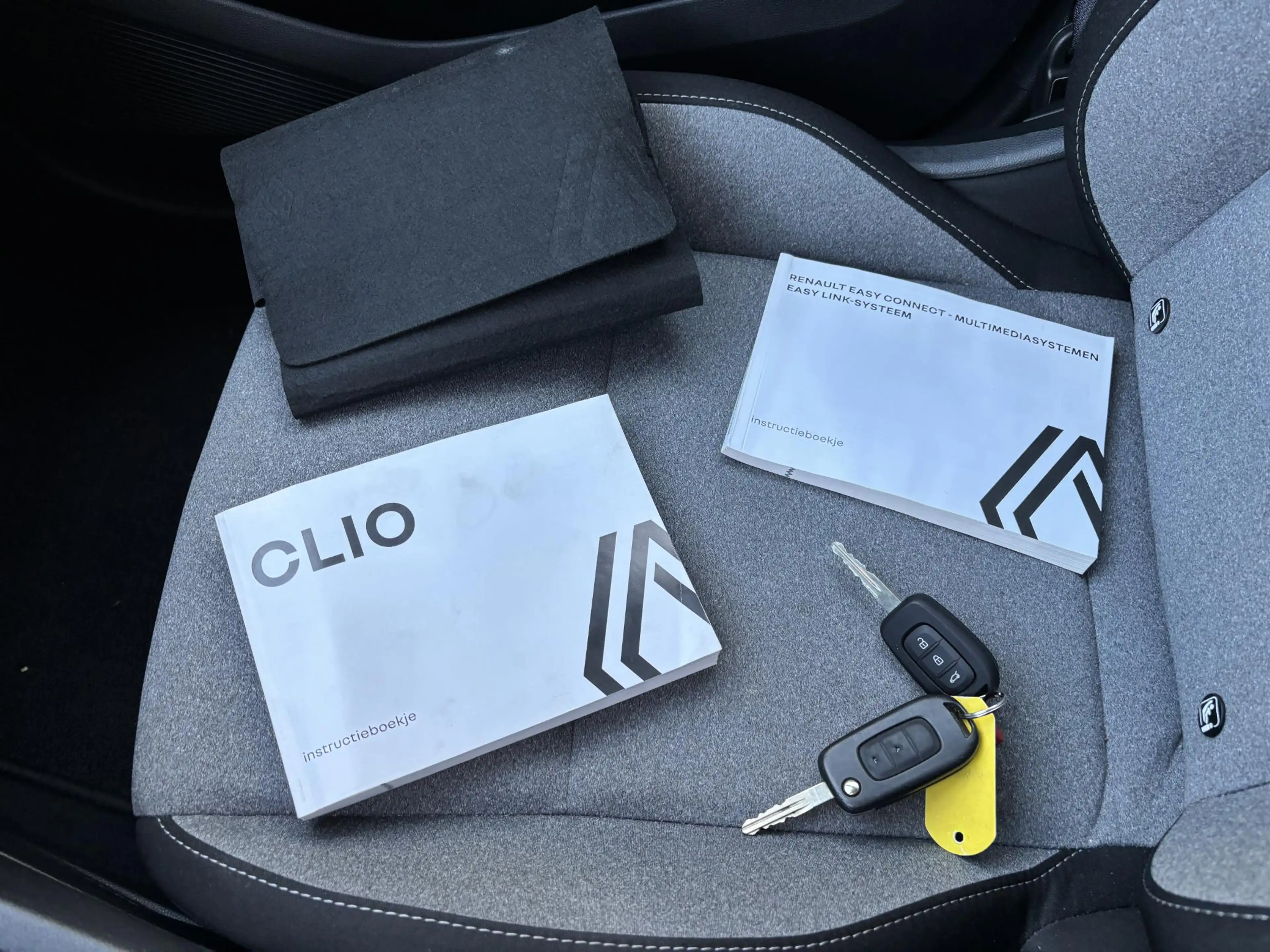 Renault Clio 1.0 TCe 90 GPF evolution l Pack Navigation l Achte — photo 12