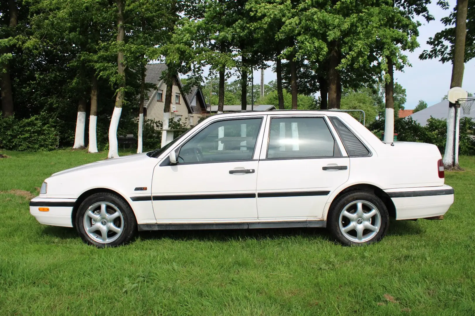 Volvo 460 -GLE White - 1