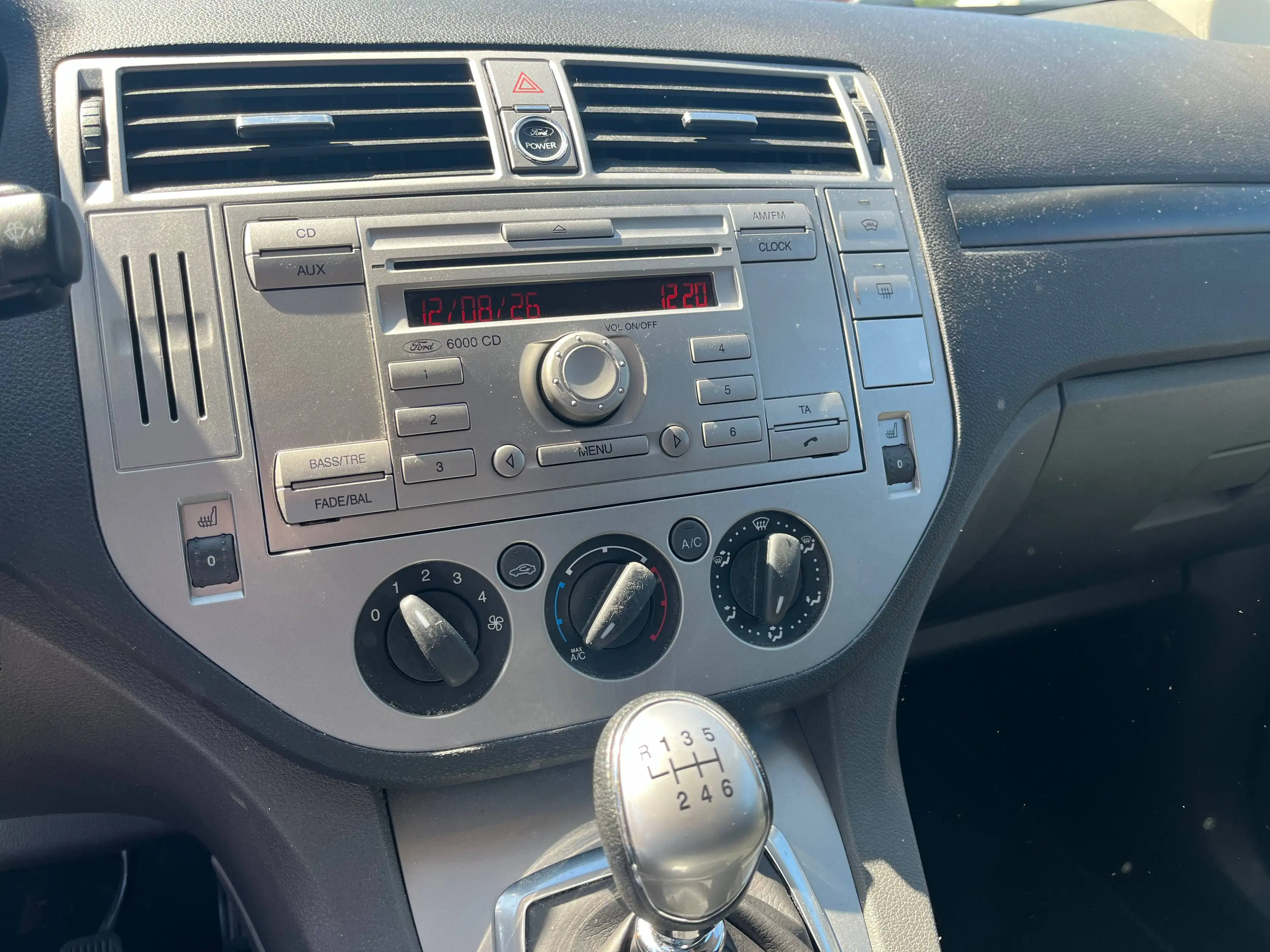 Ford Kuga 2.0 TDCi, EZ 11.2010, 140 PS, TÜV neu, 1. Hand, Alu — photo 14