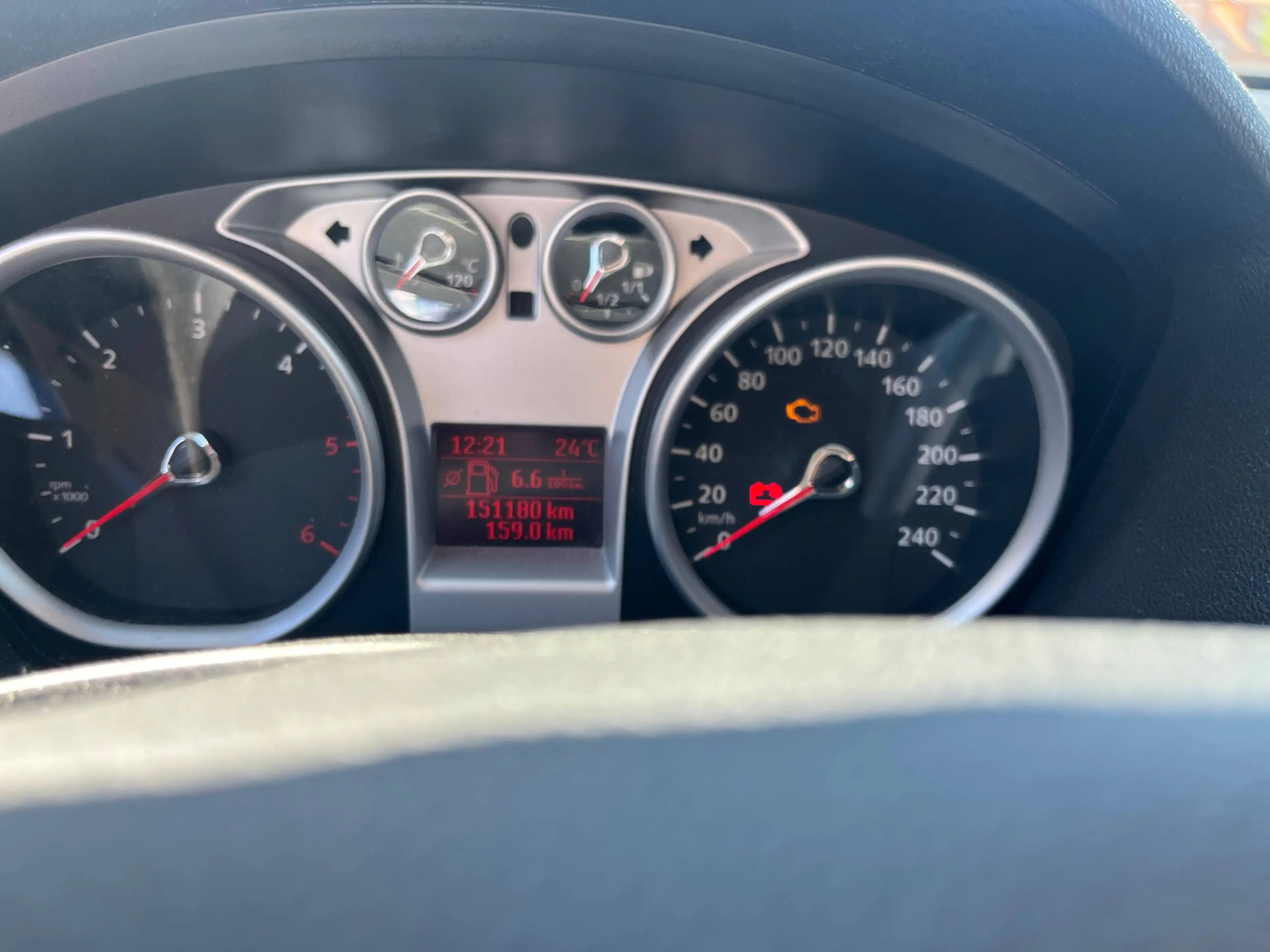 Ford Kuga 2.0 TDCi, EZ 11.2010, 140 PS, TÜV neu, 1. Hand, Alu — photo 15