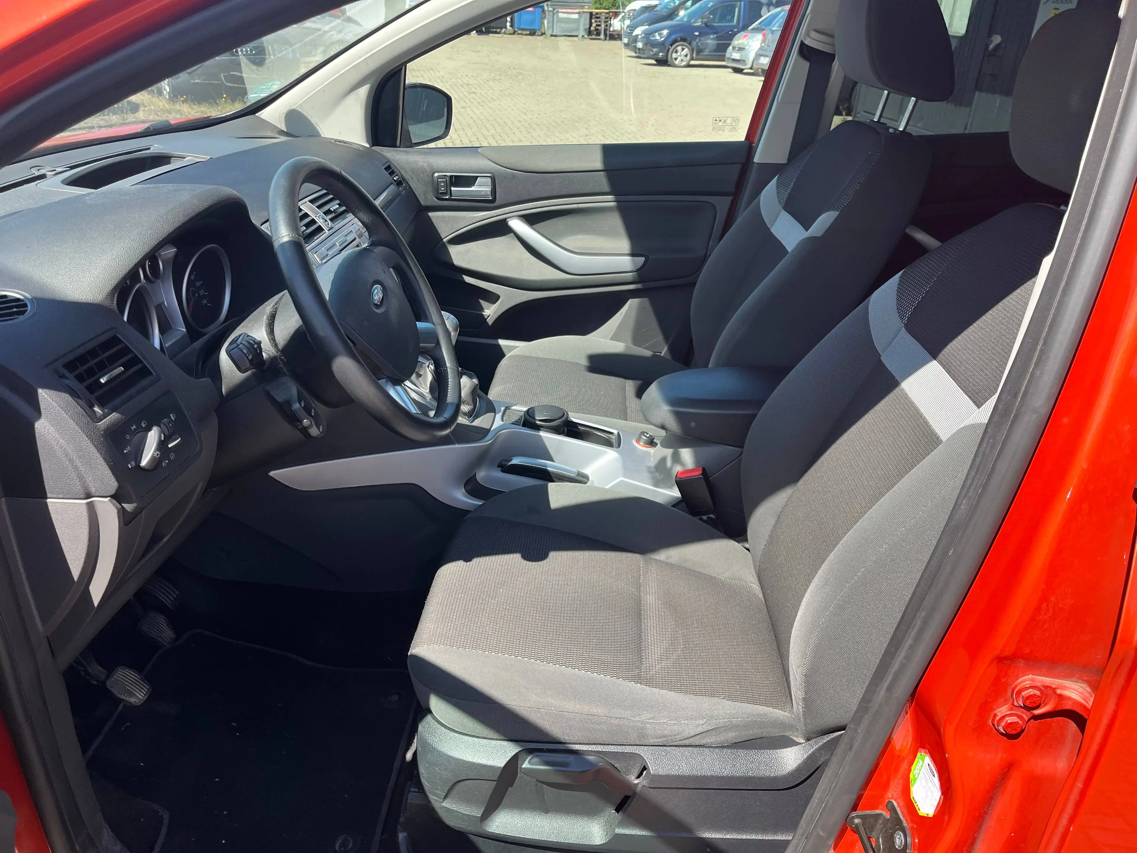 Ford Kuga 2.0 TDCi, EZ 11.2010, 140 PS, TÜV neu, 1. Hand, Alu — photo 9