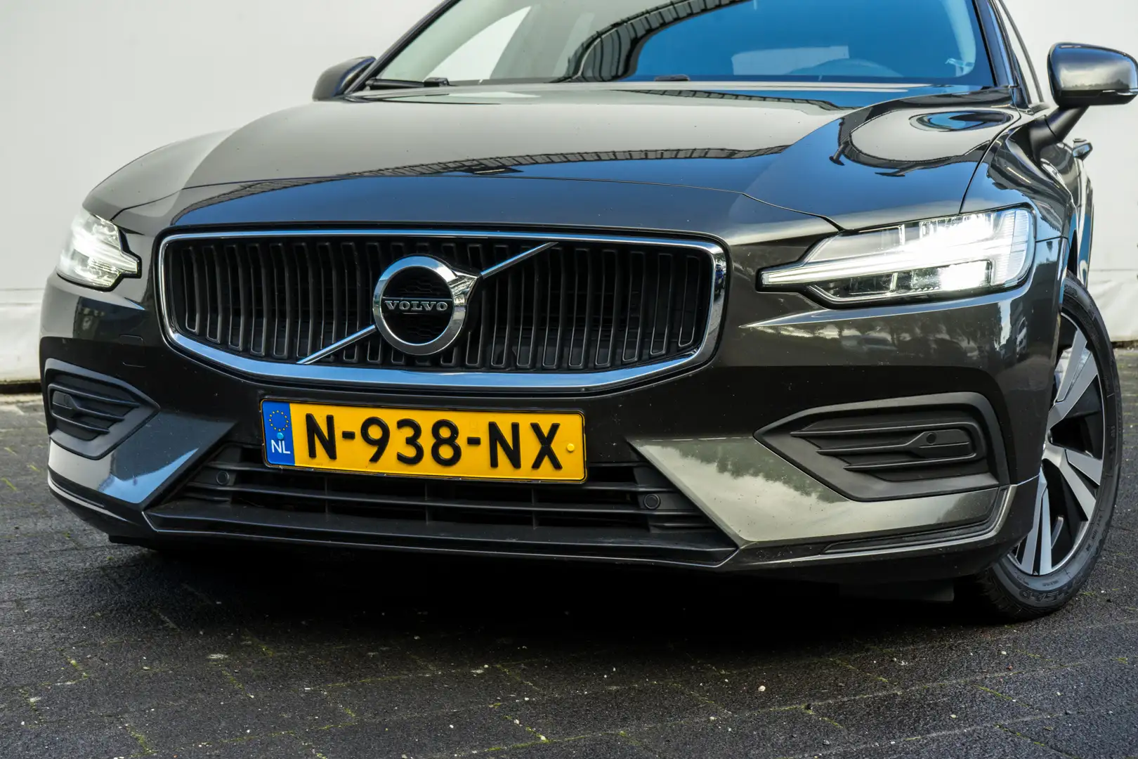 Volvo V60 2.0 B3 Momentum Advantage Trekhaak/ Camera/ Stoel- Gris - 2