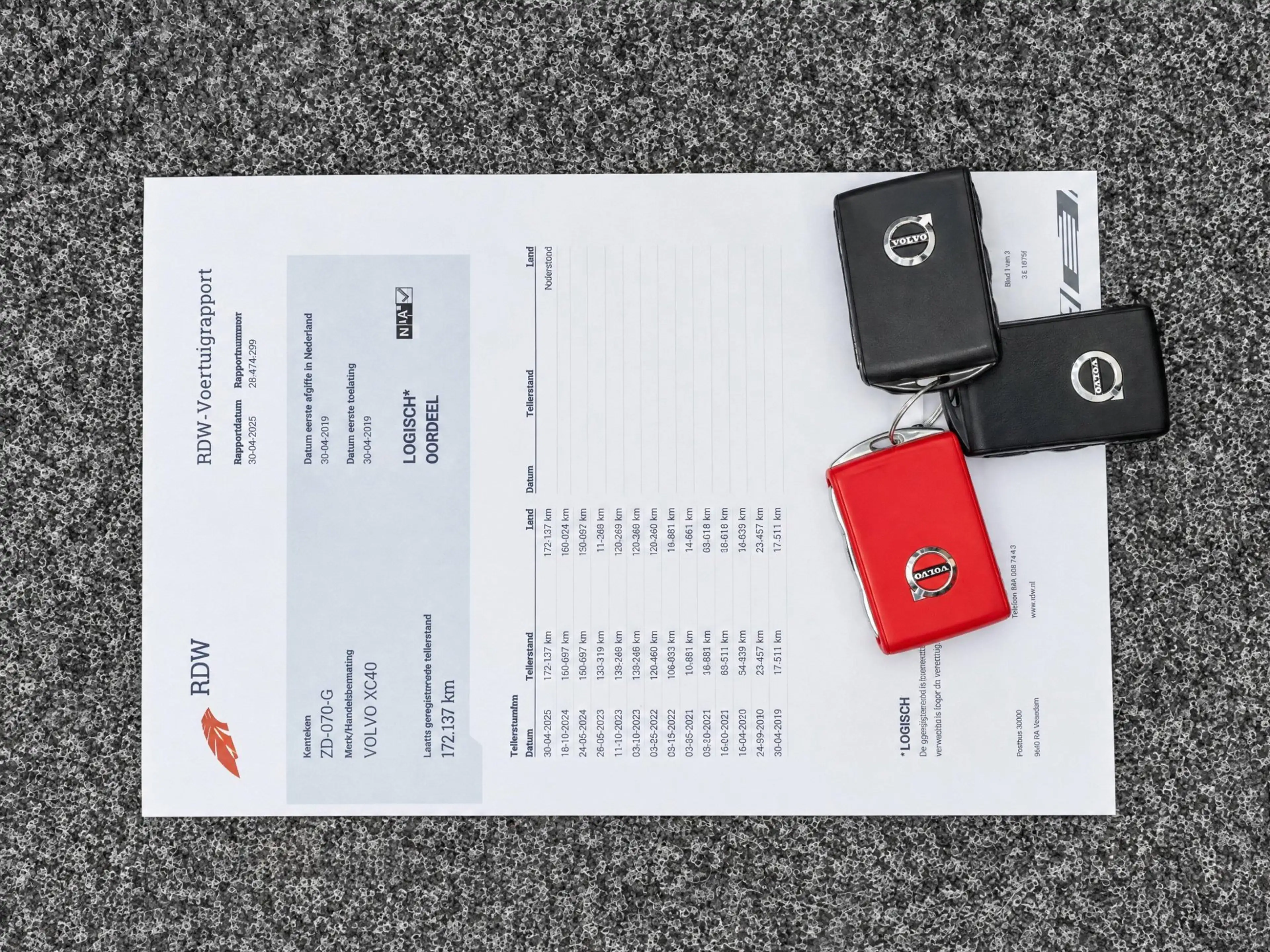 Volvo XC40 2.0 T4 Momentum // LEDER // PANO // El. TREKHAAK / — photo 28