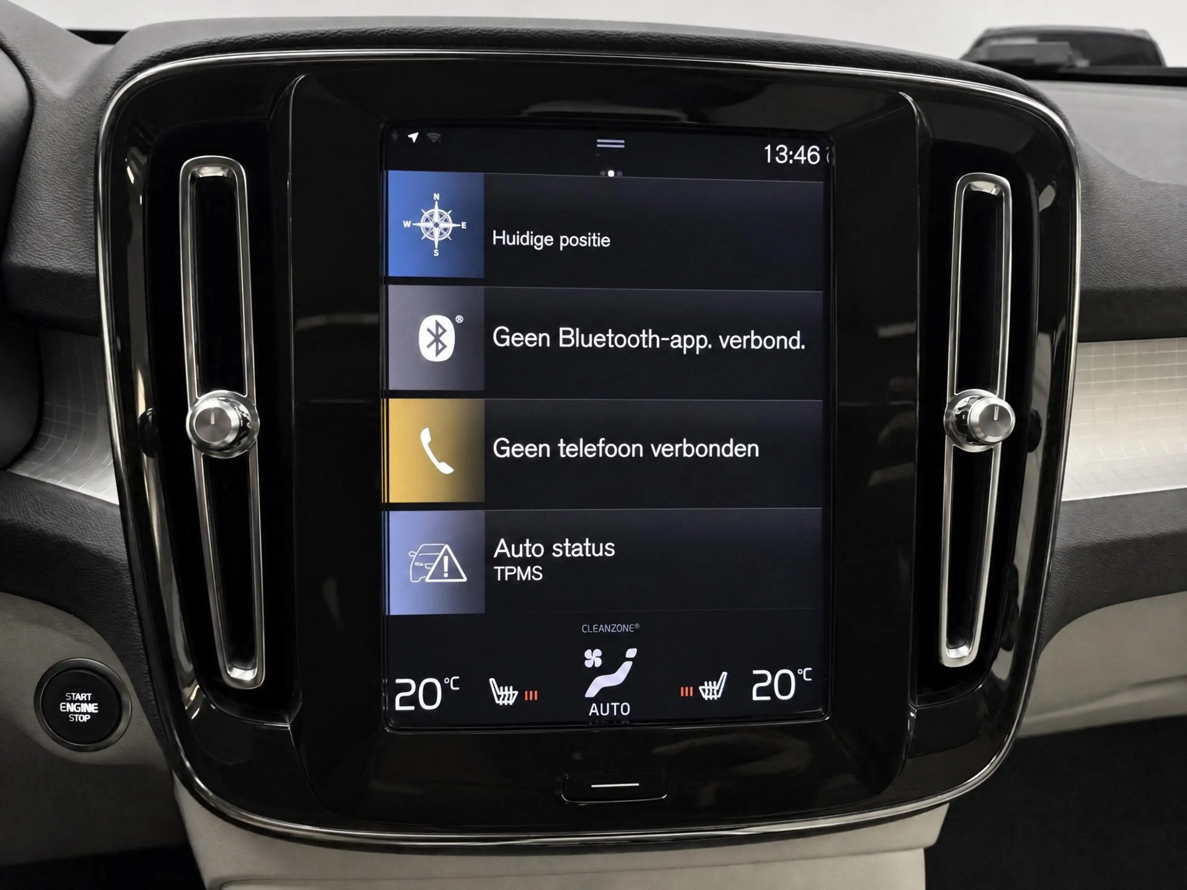 Volvo XC40 2.0 T4 Momentum // LEDER // PANO // El. TREKHAAK / — photo 16