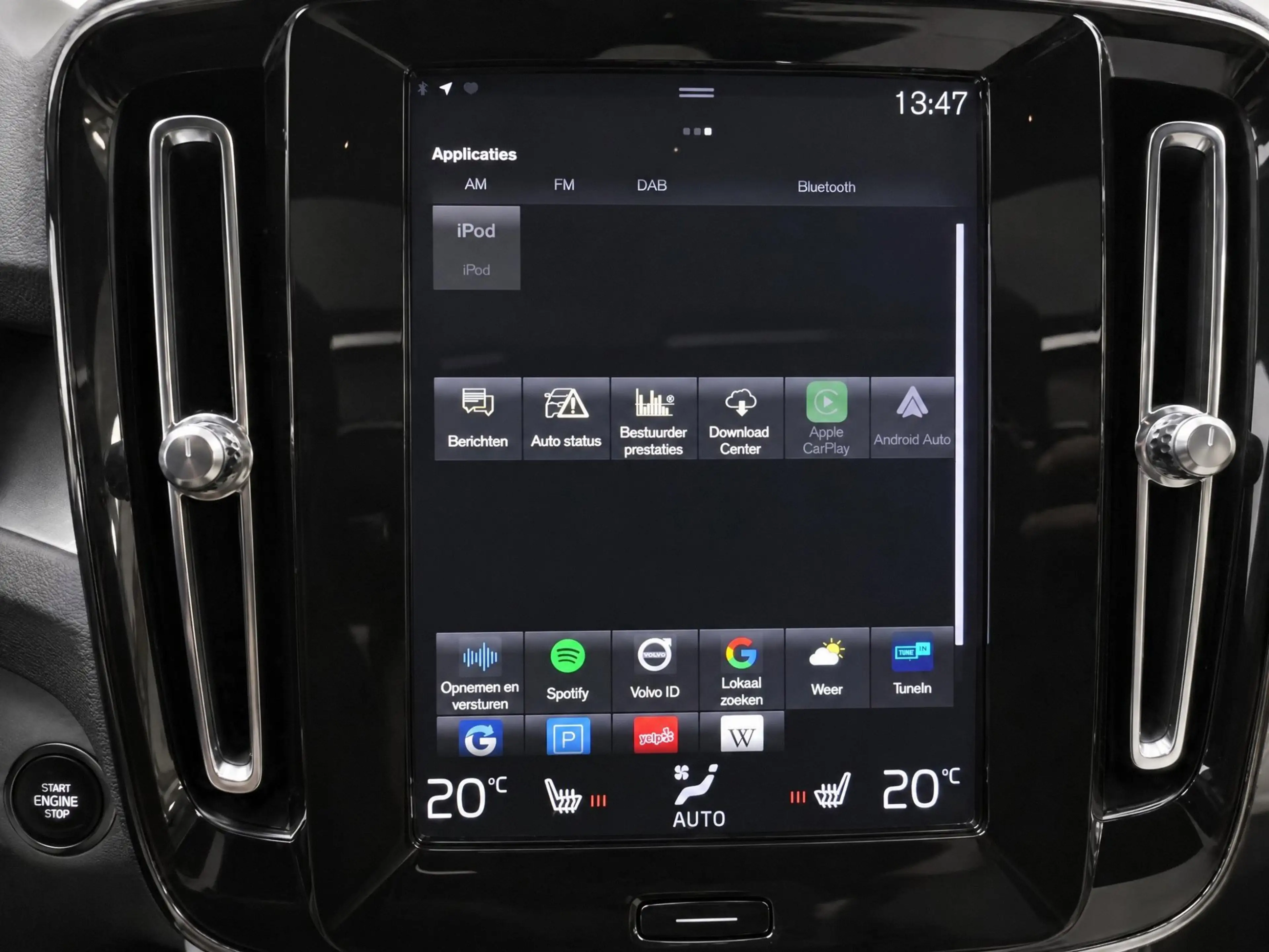 Volvo XC40 2.0 T4 Momentum // LEDER // PANO // El. TREKHAAK / — photo 18