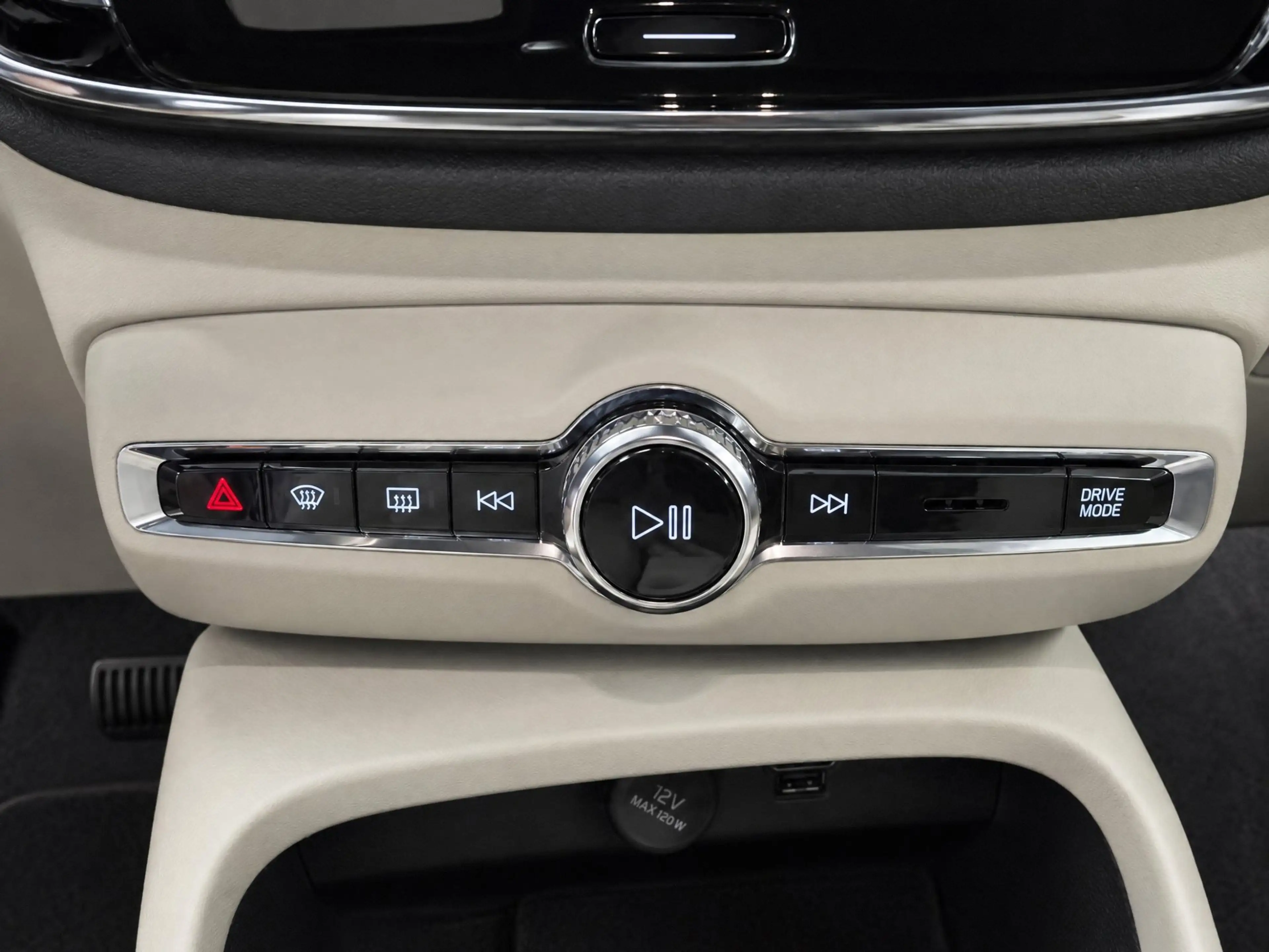 Volvo XC40 2.0 T4 Momentum // LEDER // PANO // El. TREKHAAK / — photo 21