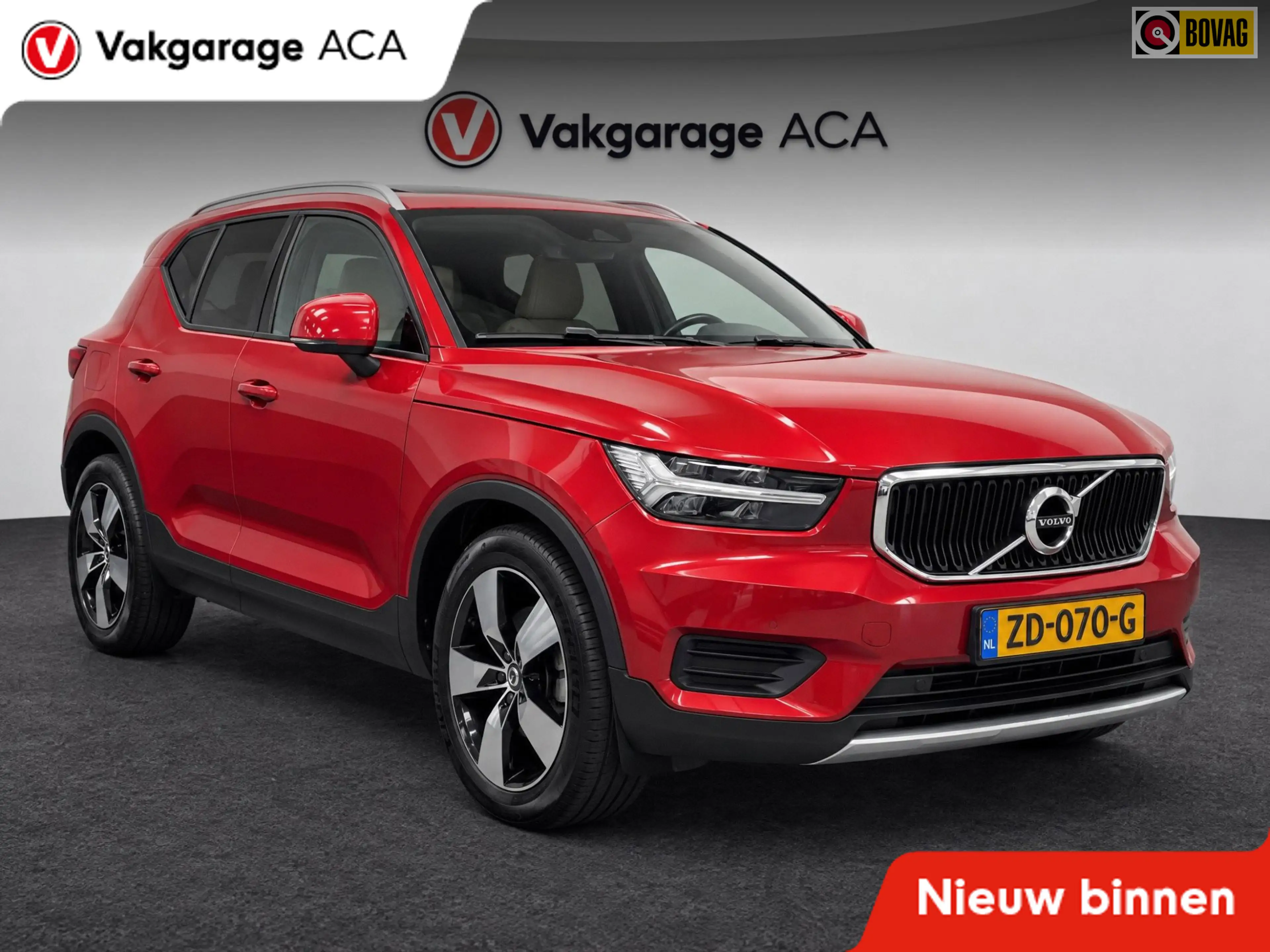 Volvo XC40 2.0 T4 Momentum // LEDER // PANO // El. TREKHAAK /