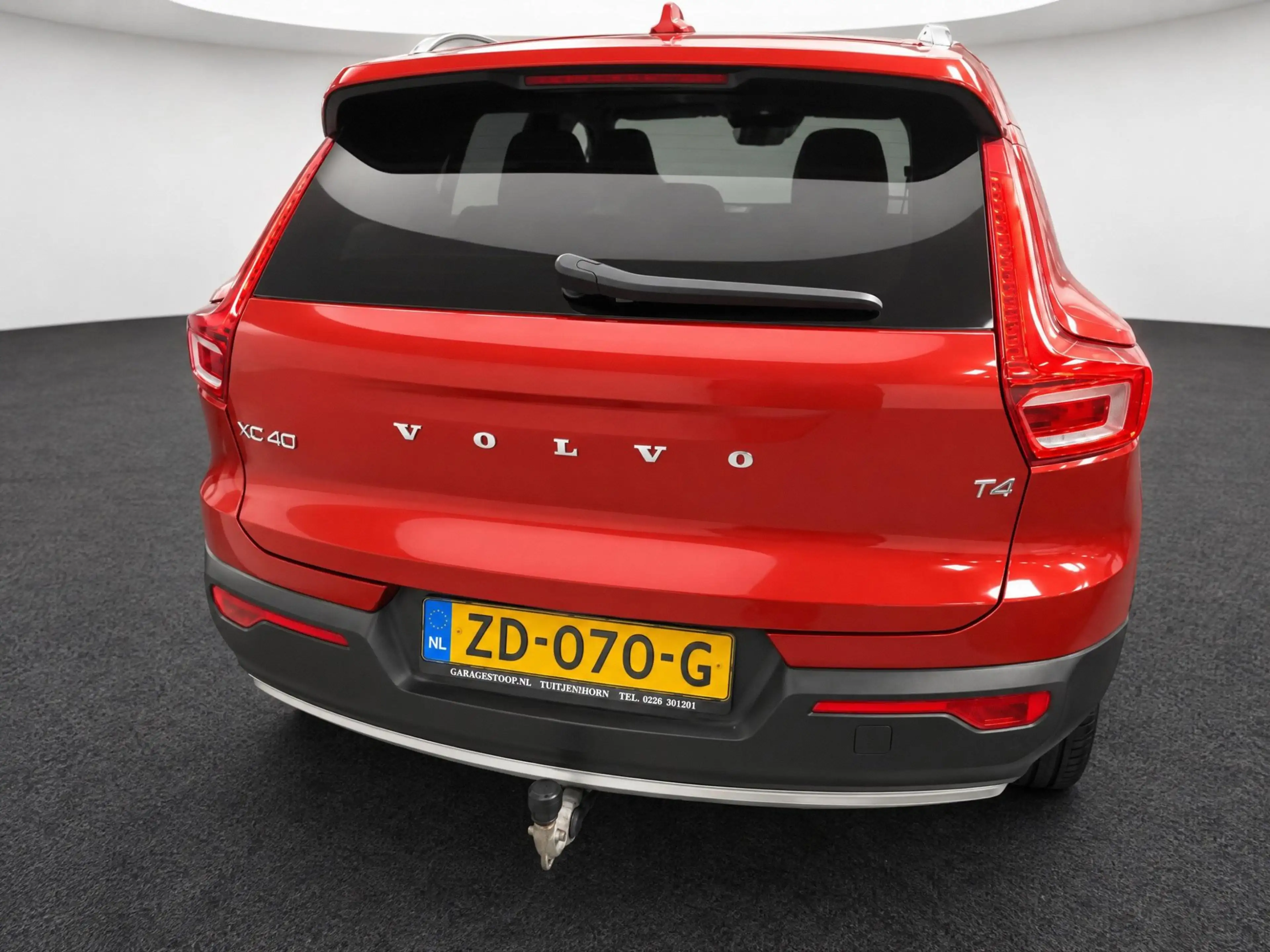 Volvo XC40 2.0 T4 Momentum // LEDER // PANO // El. TREKHAAK / — photo 6