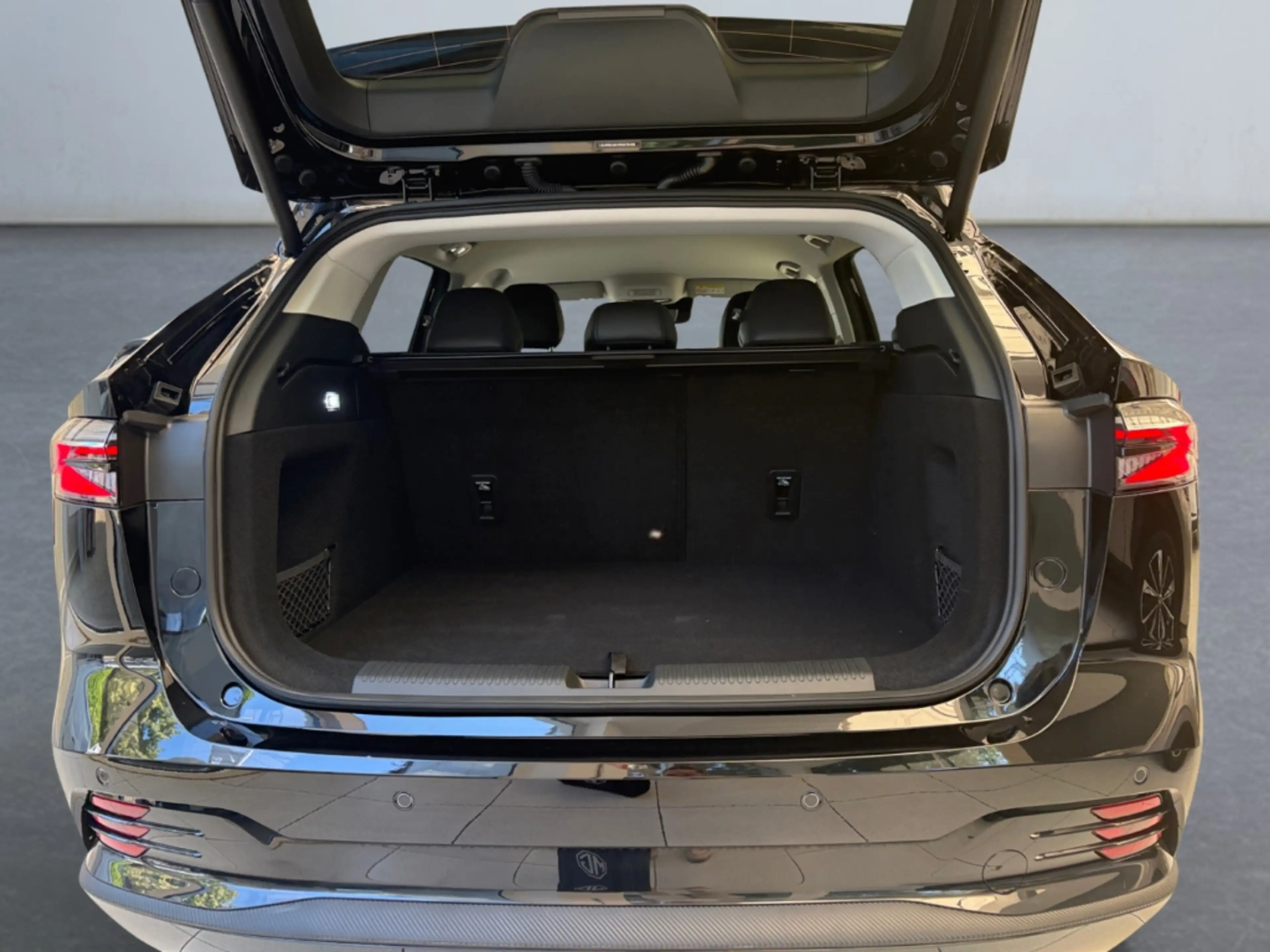 MG EHS 1.5 Luxury — photo 14