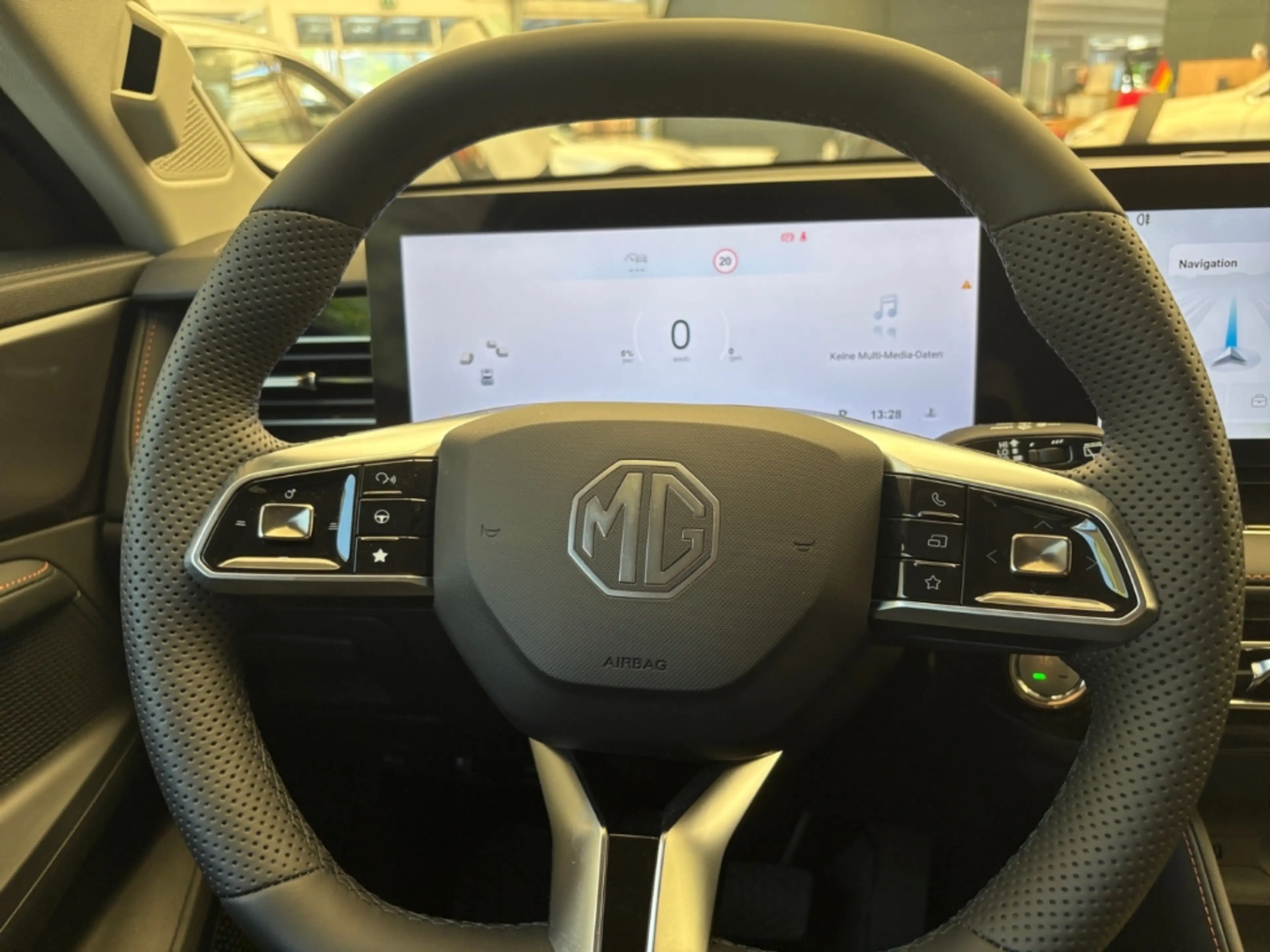 MG EHS 1.5 Luxury — photo 10