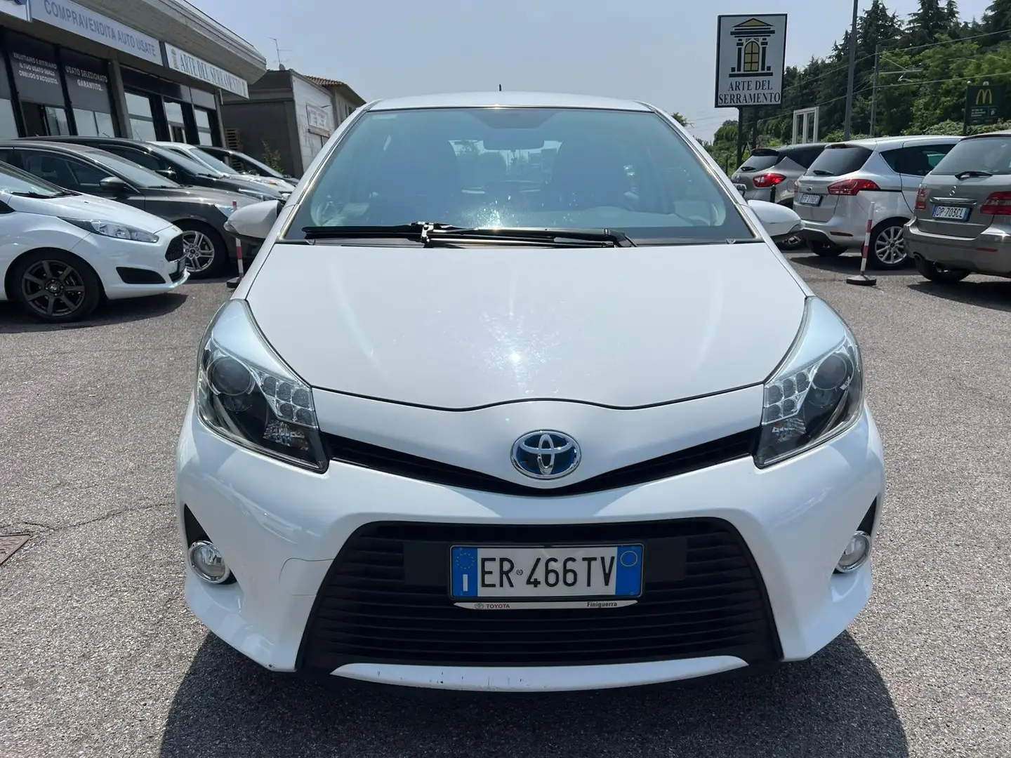 Toyota Yaris Yaris 5p 1.5h Lounge+ Bianco - 2