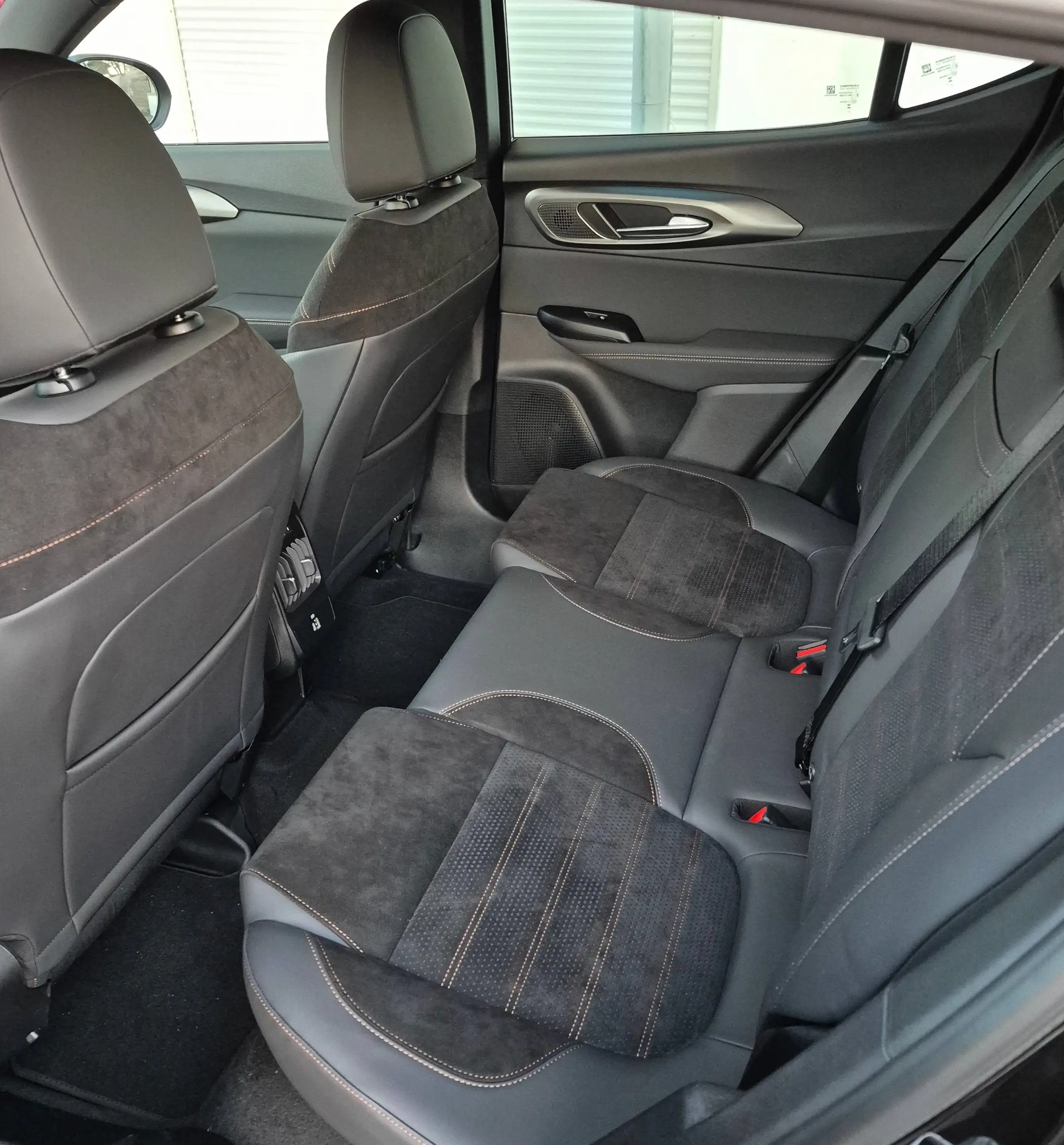 Alfa Romeo Tonale Tonale 1.5 VGT Hybrid Intensa, Matrix, ACC, Kamera — photo 7