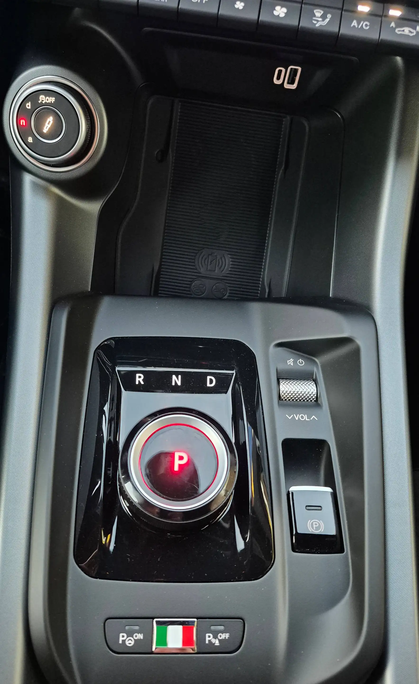 Alfa Romeo Tonale Tonale 1.5 VGT Hybrid Intensa, Matrix, ACC, Kamera — photo 13