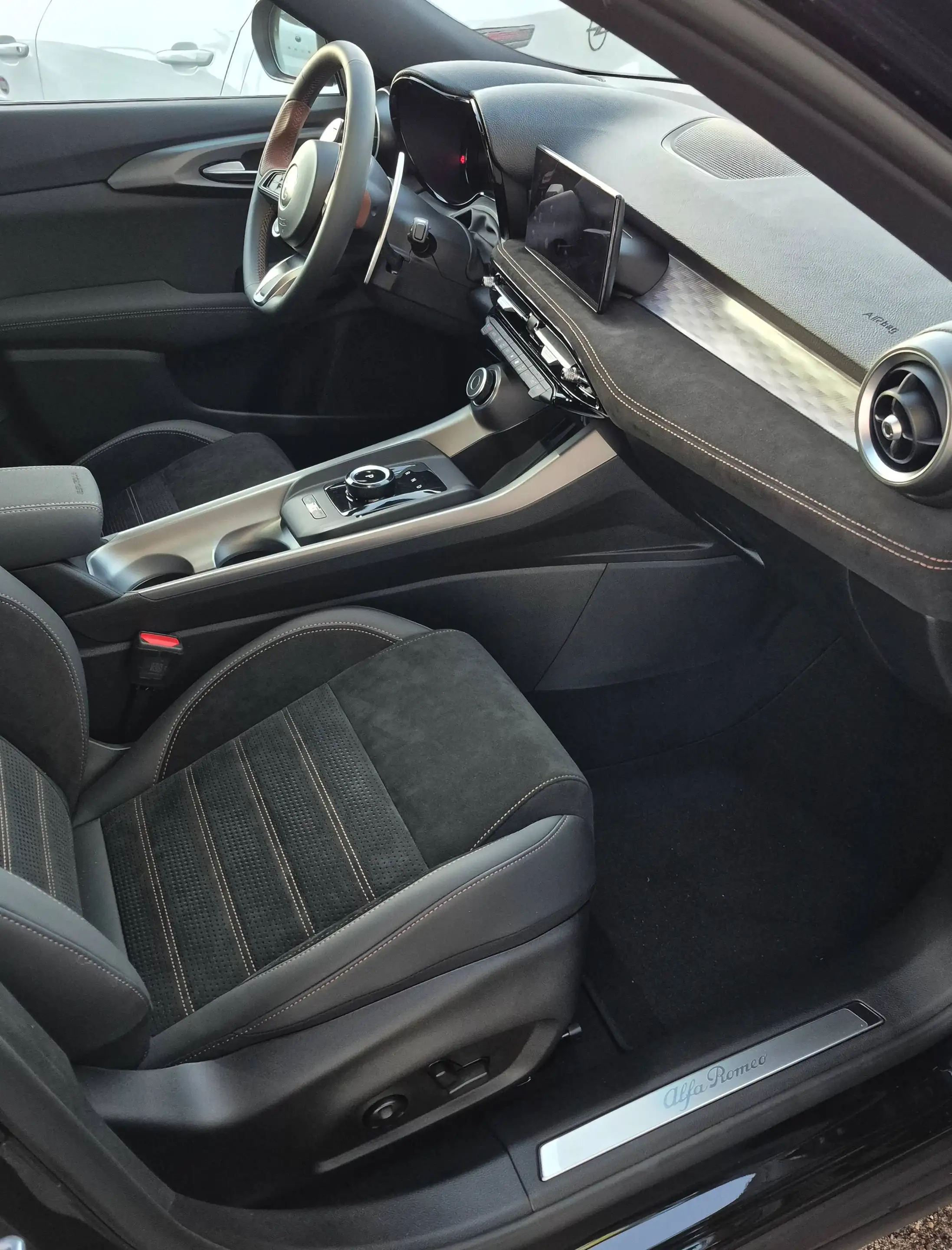 Alfa Romeo Tonale Tonale 1.5 VGT Hybrid Intensa, Matrix, ACC, Kamera — photo 9