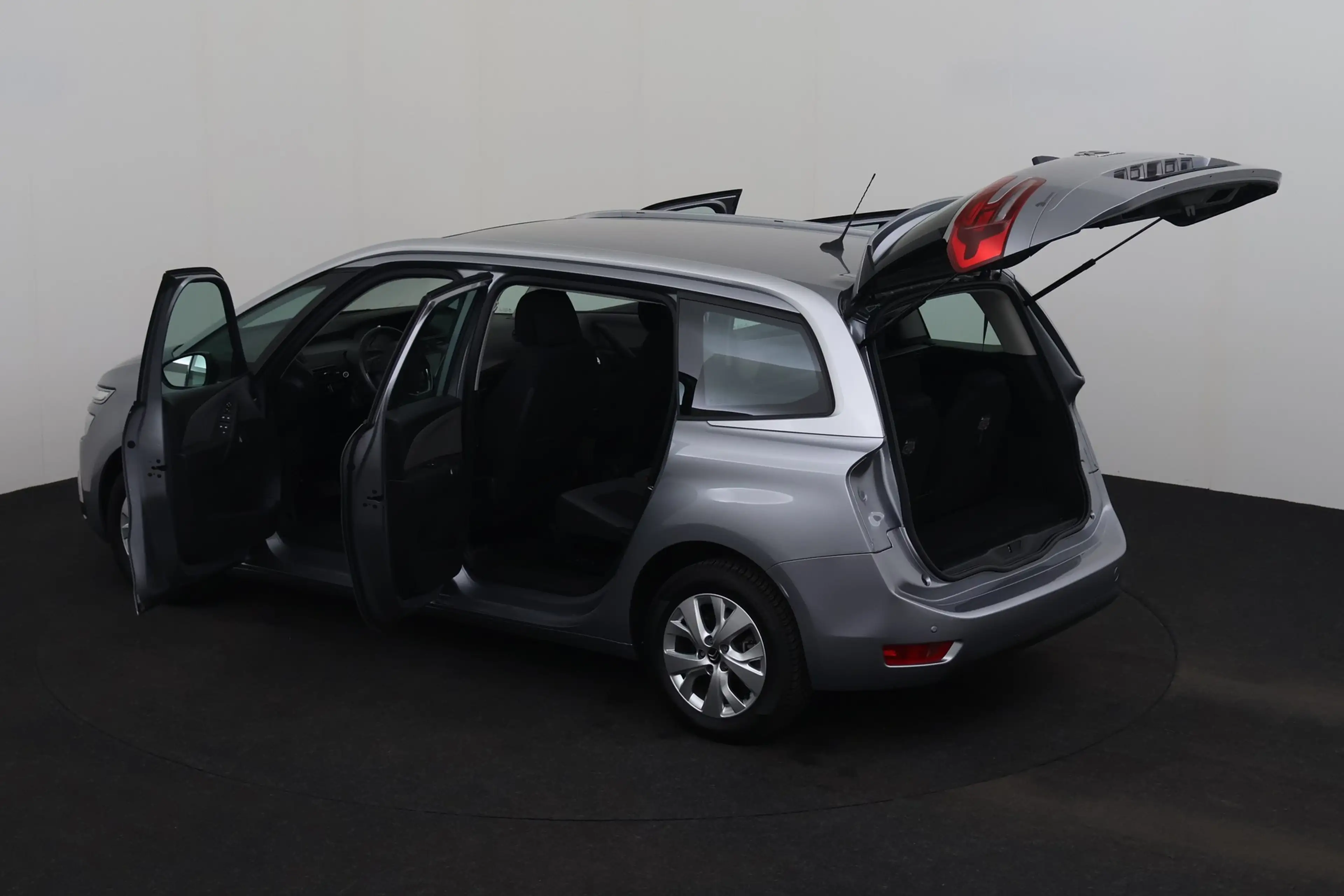 Citroen Spacetourer 1.2 130 EAT8 Feel — photo 8