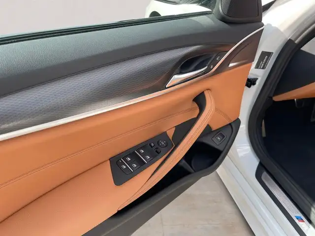 BMW M view 8