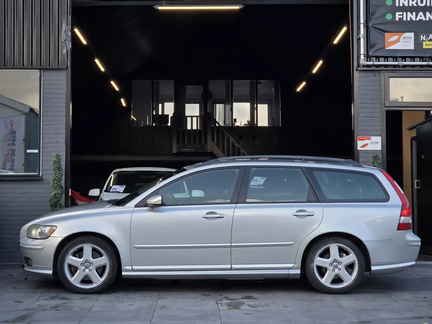 Volvo V50 2.5 T5 Summum|Trekhaak|Cruise|Airco|Stoelverwarmin Gris - 2