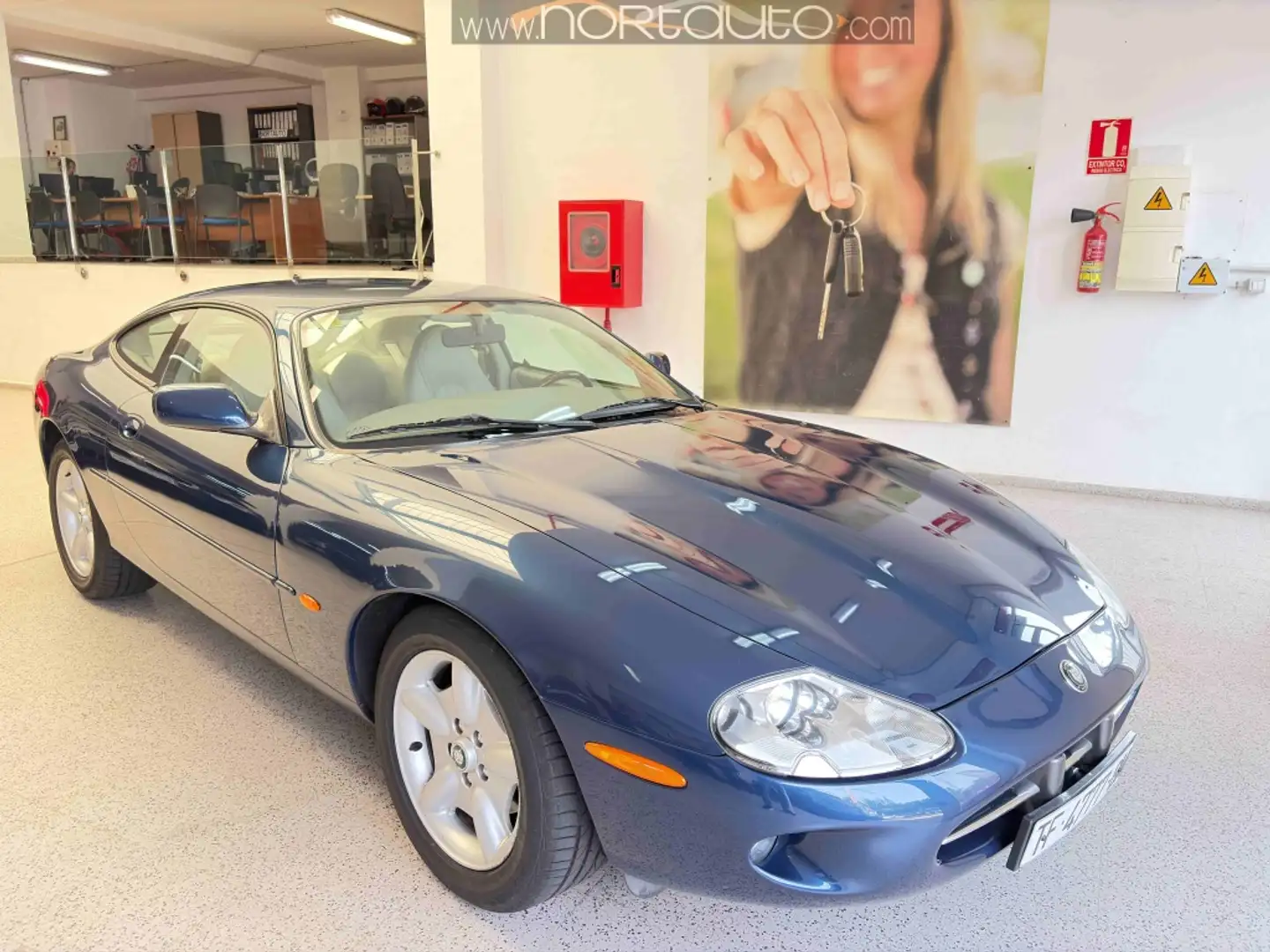 Jaguar XK XK8 Coupé 4.0 Aut. Azul - 1