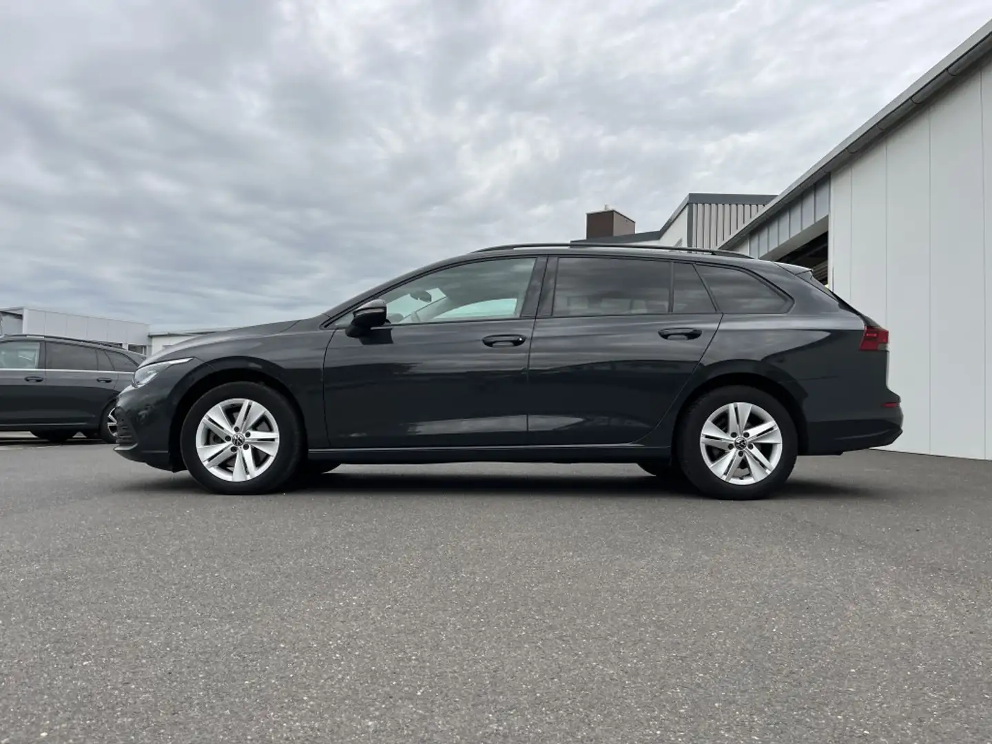 Volkswagen Golf Variant 2.0 TDI DSG Life 138€ m. 20% Anzahlung A Gris - 2