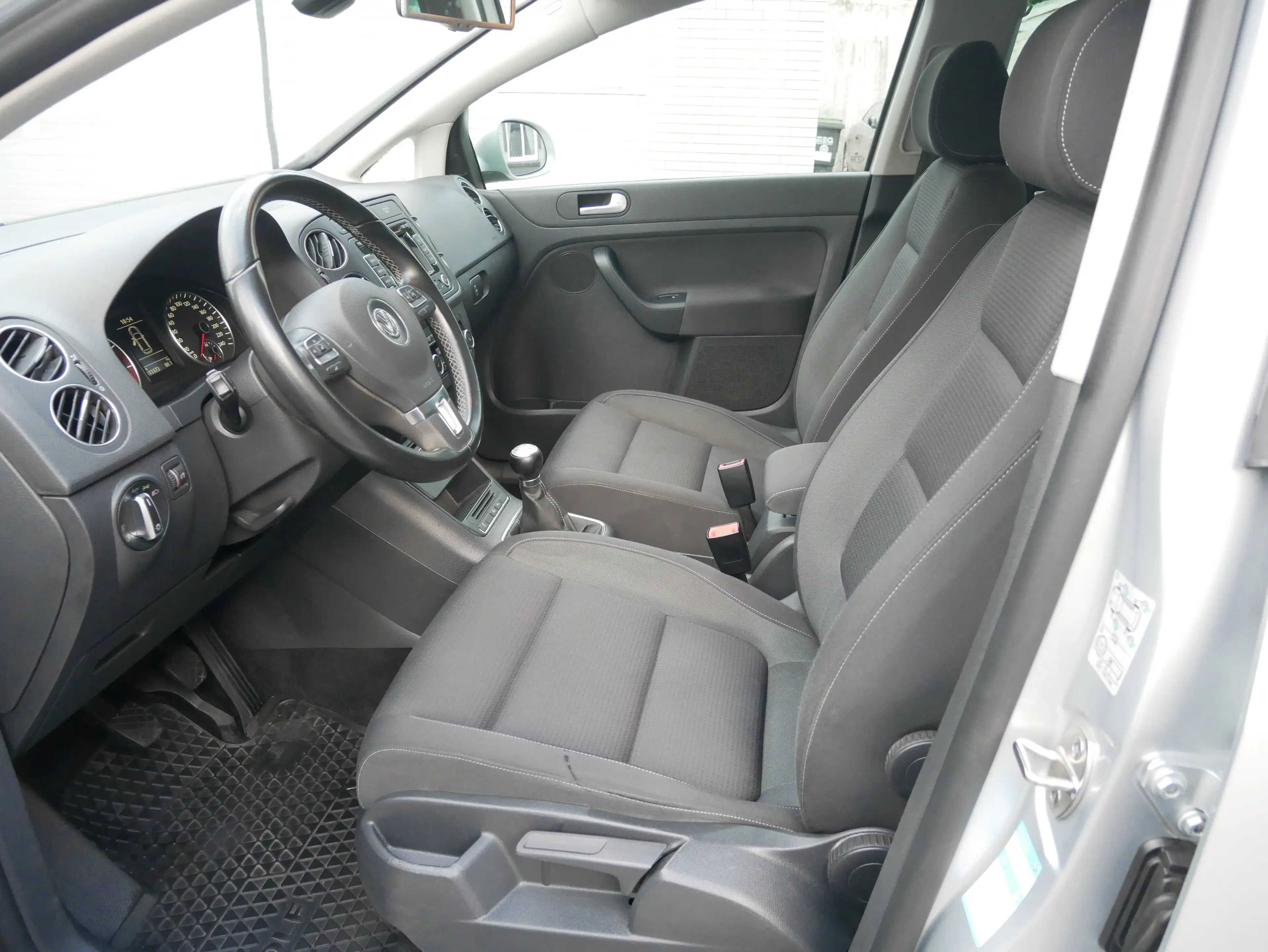 Volkswagen Golf Plus Team Bi-Xenon Navi STHZ MFL PDC 17Zoll Alu AHK VW Soundsystem Sport-Fahrwerk Bluetooth Climatronic — photo 10