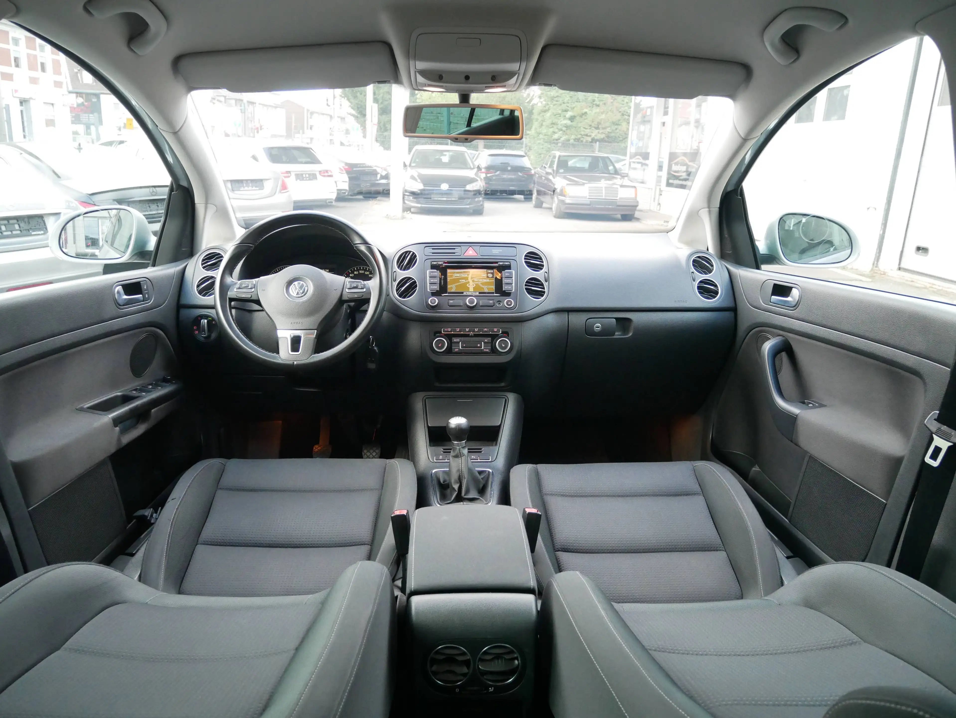 Volkswagen Golf Plus Team Bi-Xenon Navi STHZ MFL PDC 17Zoll Alu AHK VW Soundsystem Sport-Fahrwerk Bluetooth Climatronic — photo 15