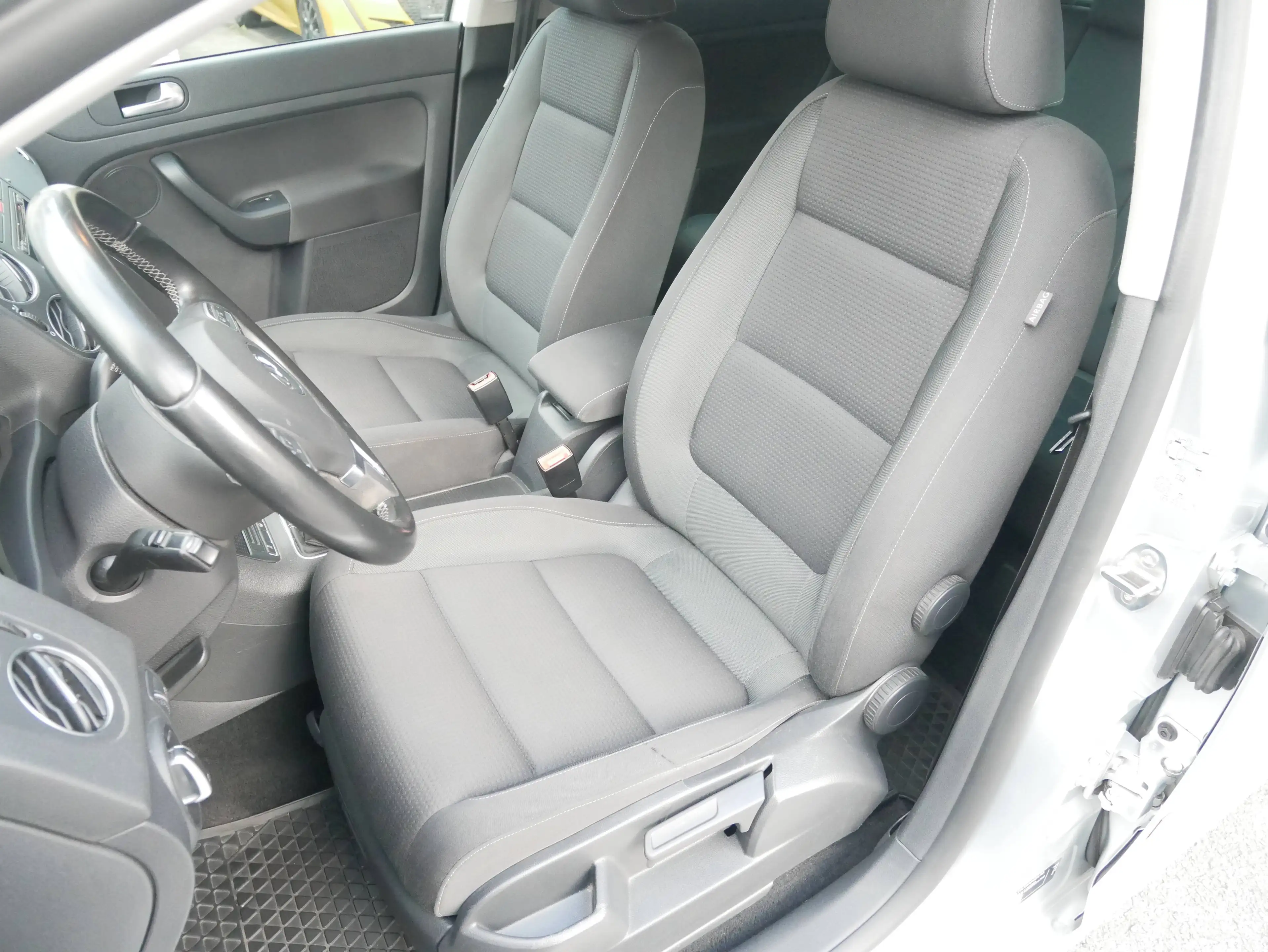 Volkswagen Golf Plus Team Bi-Xenon Navi STHZ MFL PDC 17Zoll Alu AHK VW Soundsystem Sport-Fahrwerk Bluetooth Climatronic — photo 11